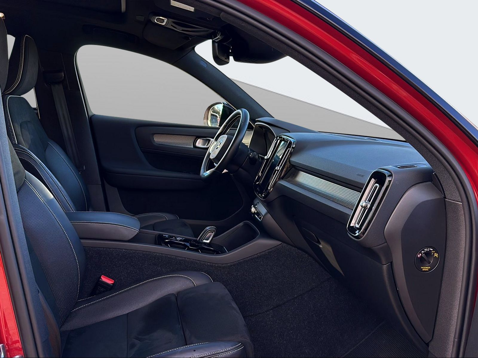 VOLVO XC40 1.5 T5 PiH R-Design-image-14