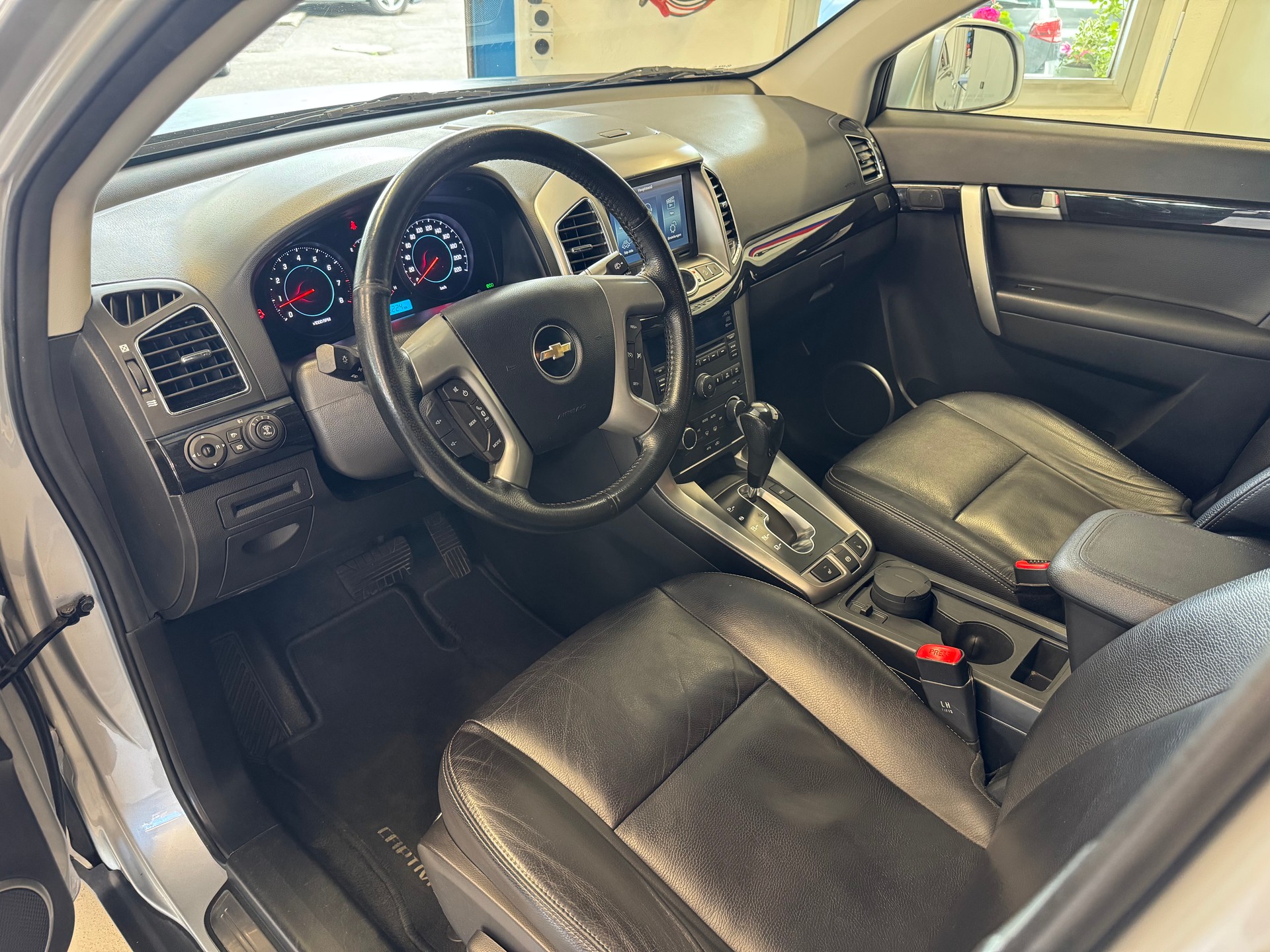 CHEVROLET Captiva 2.4 100 Anniversary 4WD Automatic-image-7