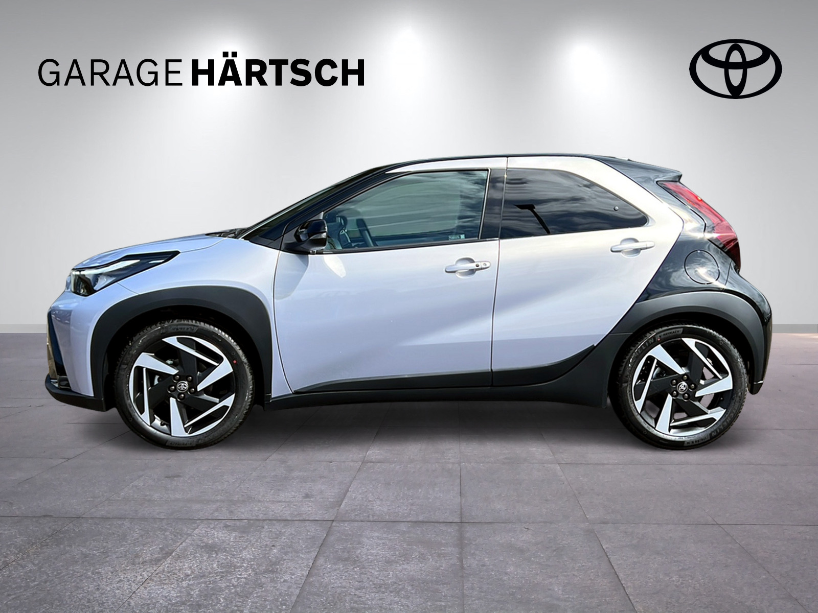 TOYOTA Aygo X 1.5 VVT-i HSD Style-showroom-element-1