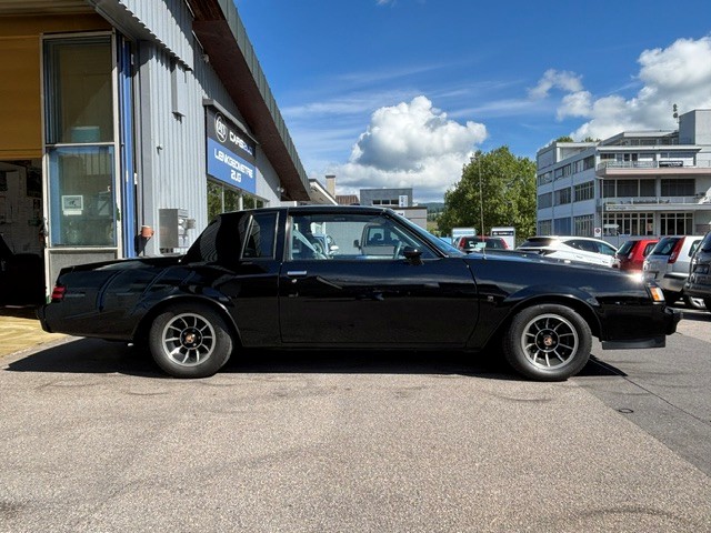 BUICK Grand National-image-3