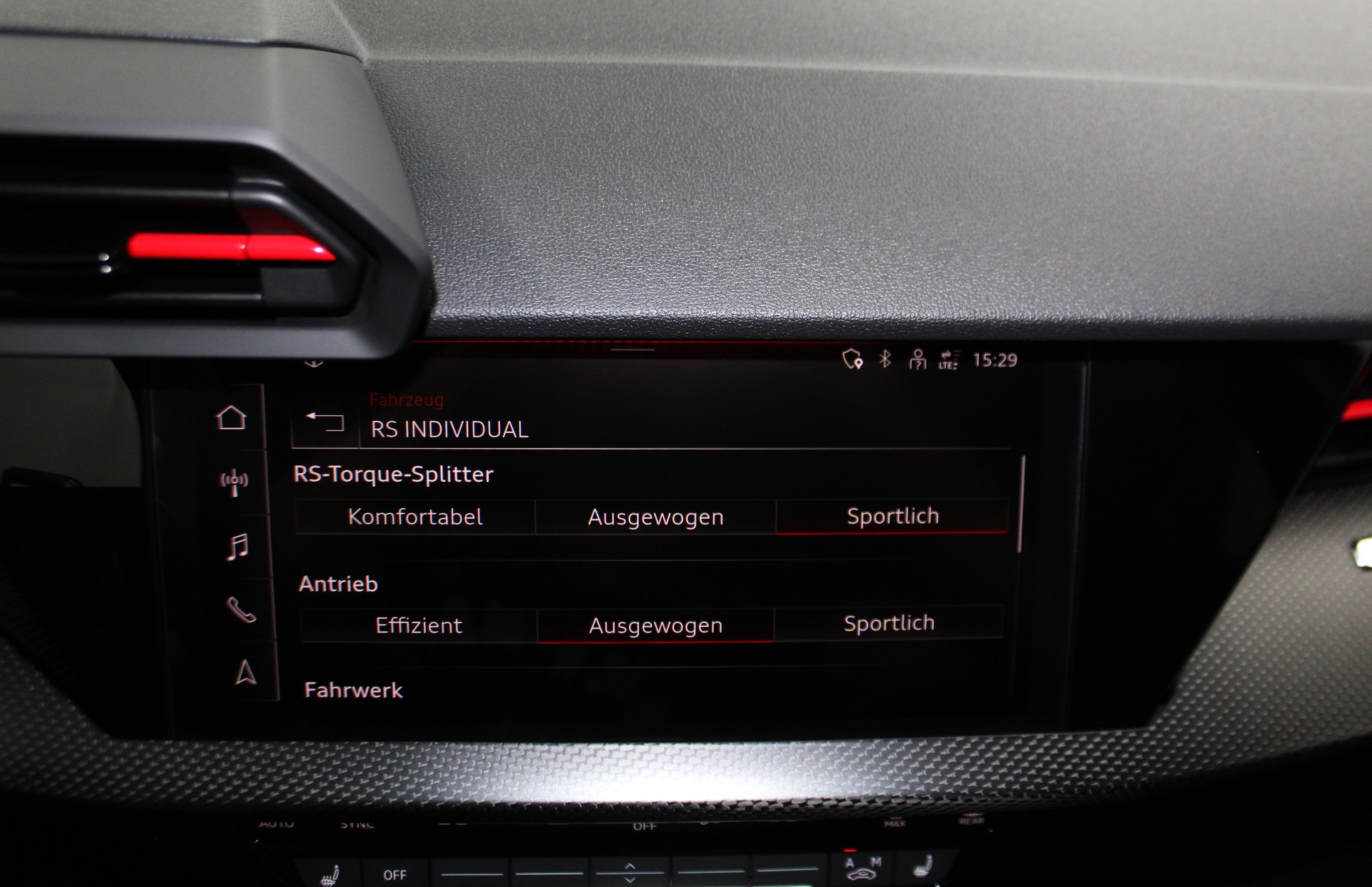 AUDI RS3 Limousine 2.5 TSI quattro S-tronic RS-Designpaket plus rot / CH-Fahrzeug-image-28