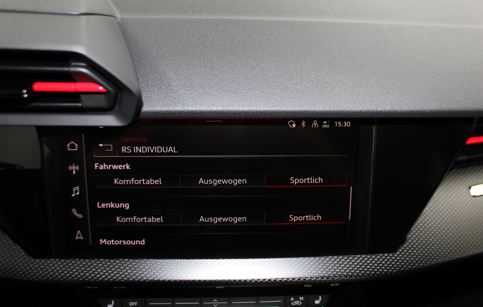 AUDI RS3 Limousine 2.5 TSI quattro S-tronic RS-Designpaket plus rot / CH-Fahrzeug-image-29