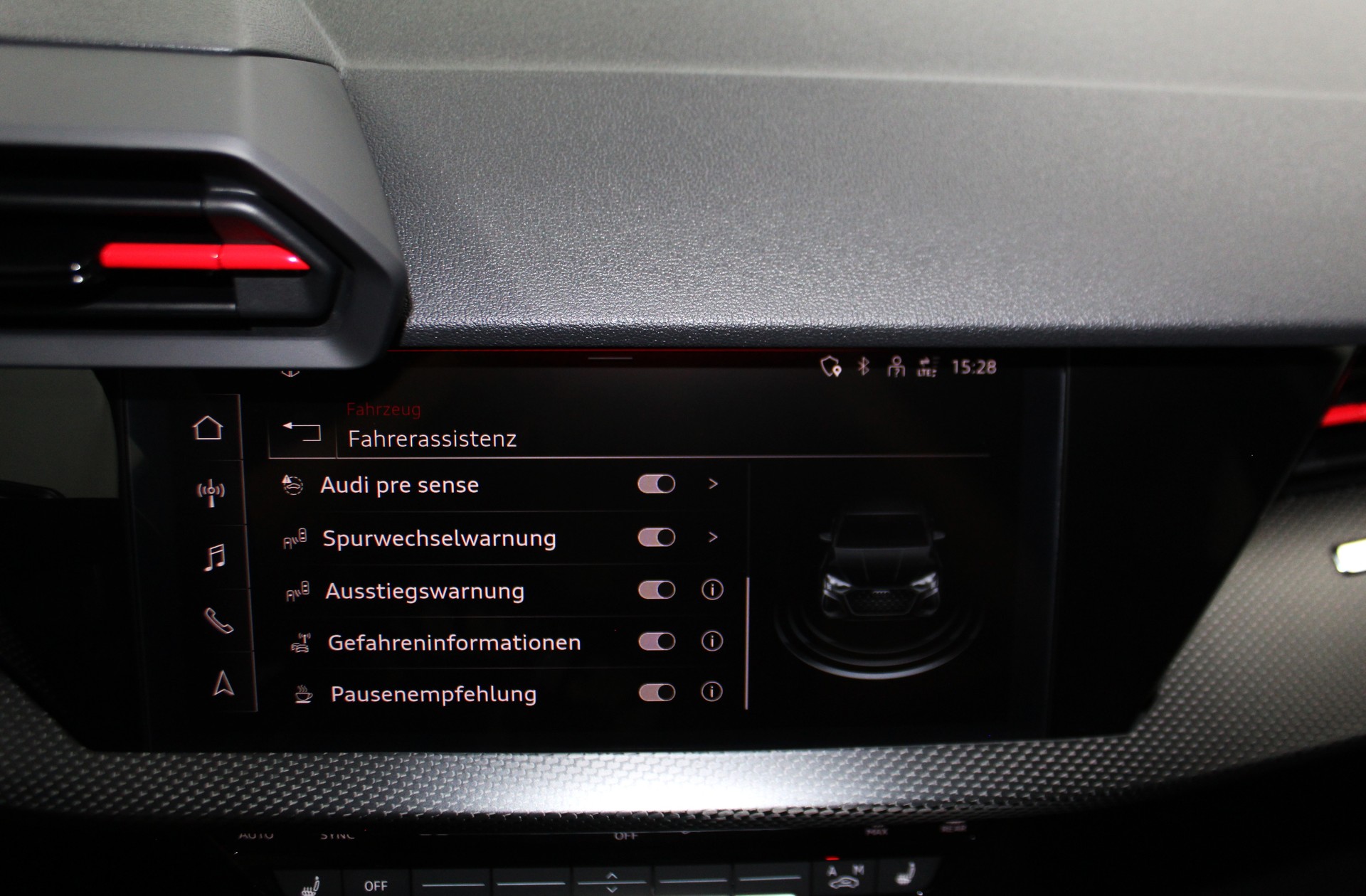 AUDI RS3 Limousine 2.5 TSI quattro S-tronic RS-Designpaket plus rot / CH-Fahrzeug-image-25