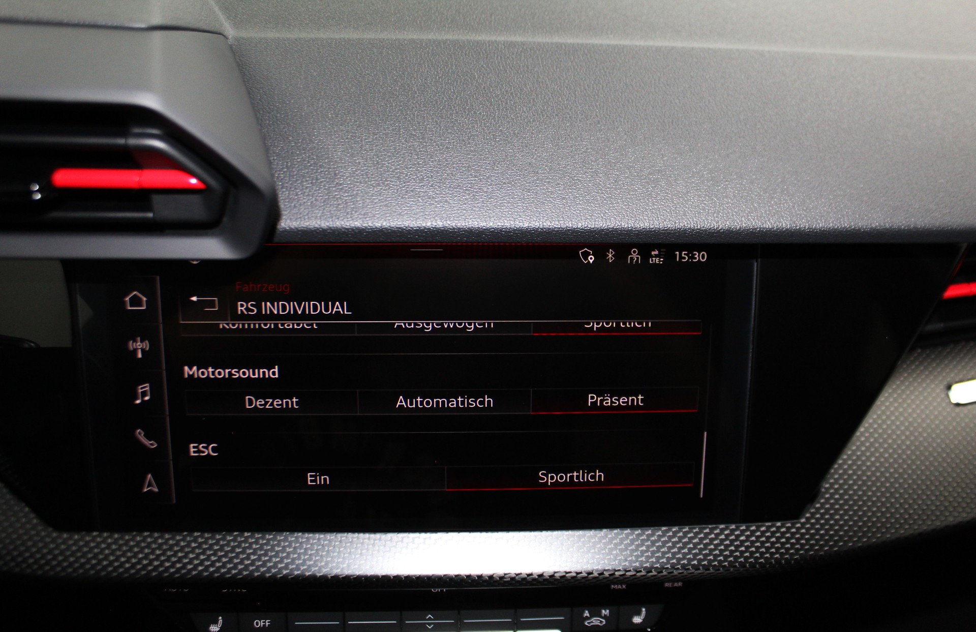 AUDI RS3 Limousine 2.5 TSI quattro S-tronic RS-Designpaket plus rot / CH-Fahrzeug-image-30