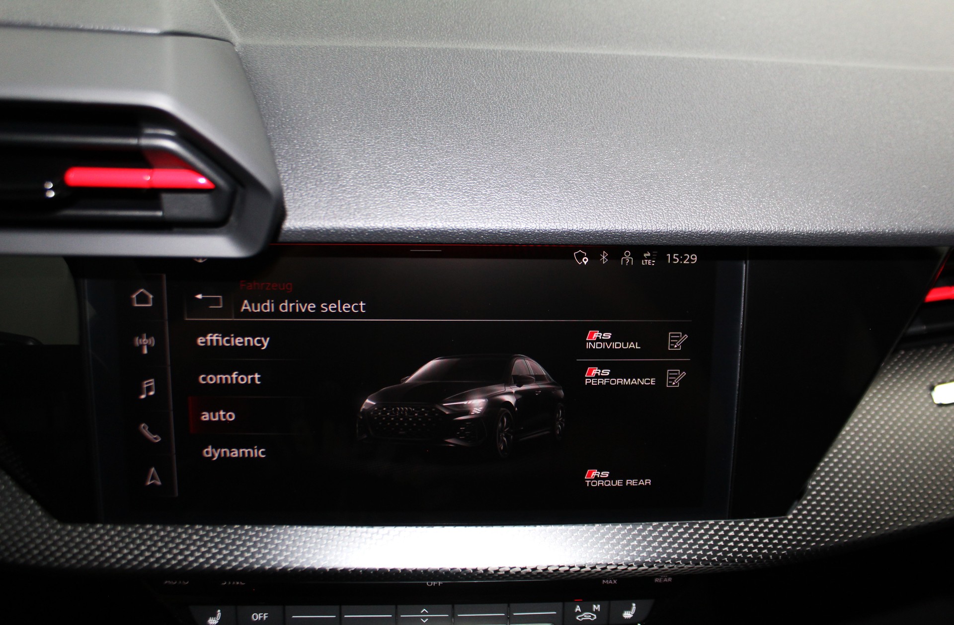AUDI RS3 Limousine 2.5 TSI quattro S-tronic RS-Designpaket plus rot / CH-Fahrzeug-image-27