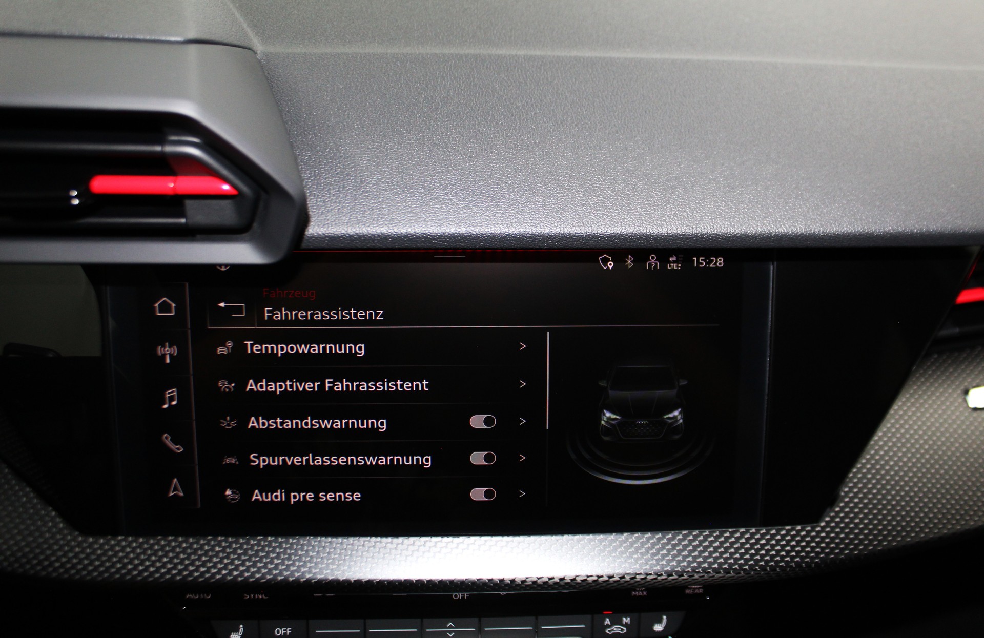 AUDI RS3 Limousine 2.5 TSI quattro S-tronic RS-Designpaket plus rot / CH-Fahrzeug-image-24