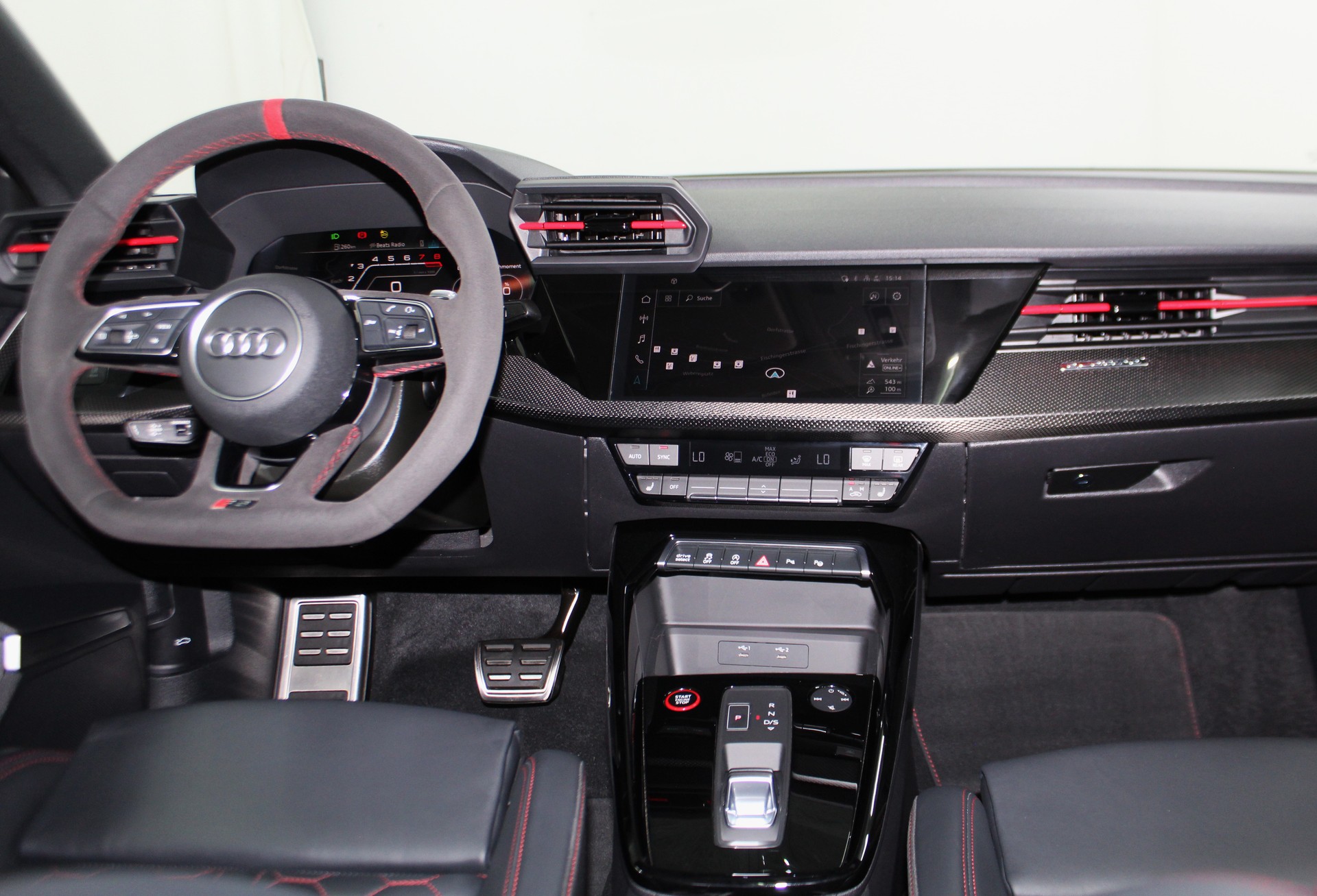 AUDI RS3 Limousine 2.5 TSI quattro S-tronic RS-Designpaket plus rot / CH-Fahrzeug-image-12