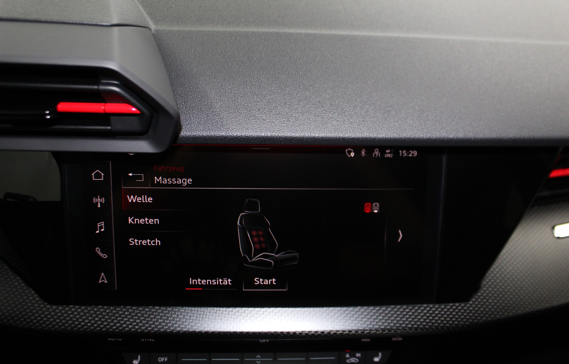 AUDI RS3 Limousine 2.5 TSI quattro S-tronic RS-Designpaket plus rot / CH-Fahrzeug-image-26