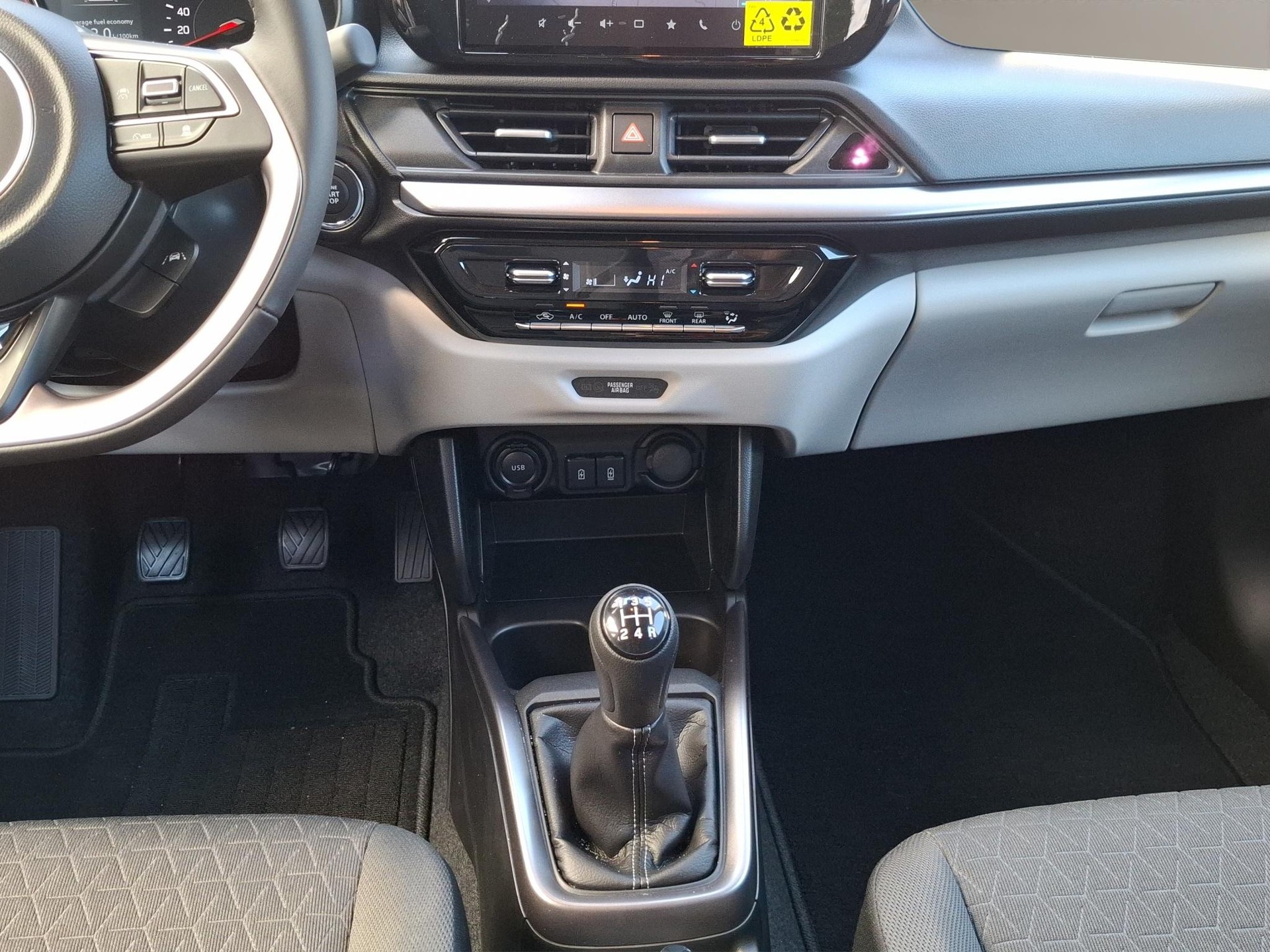 SUZUKI Swift 1.2 Tradizio Top Hybrid 4x4-image-10