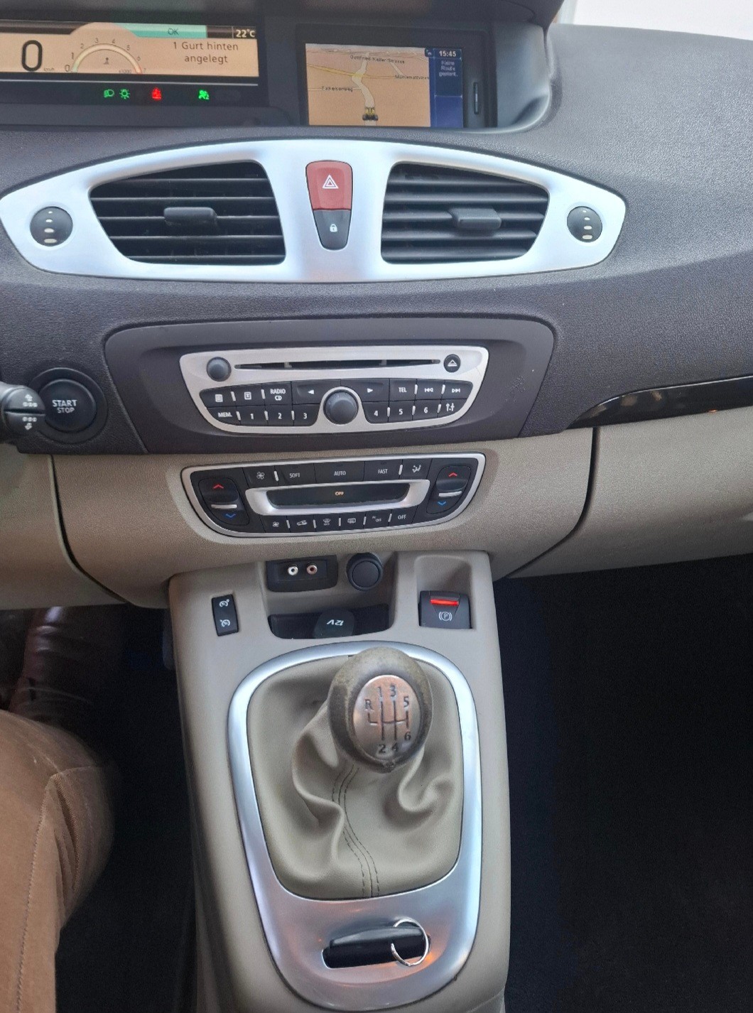 RENAULT Scénic 1.4 16V Turbo Privilège-image-9