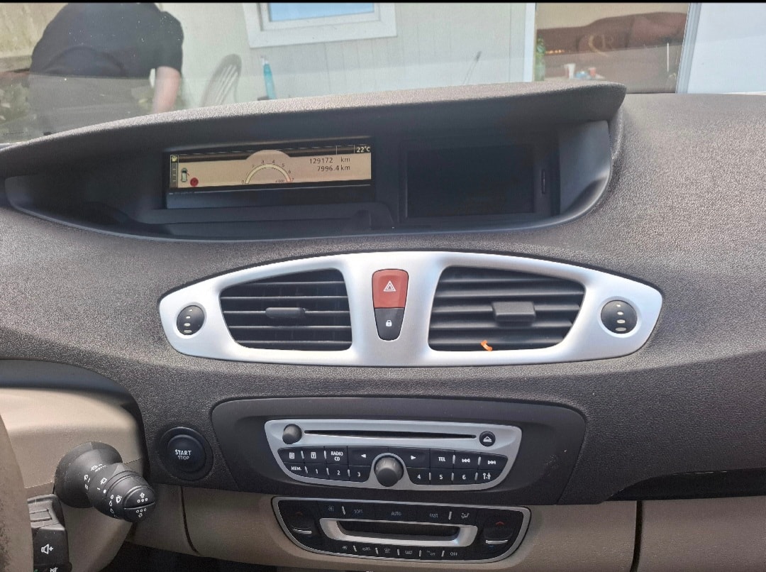 RENAULT Scénic 1.4 16V Turbo Privilège-image-14