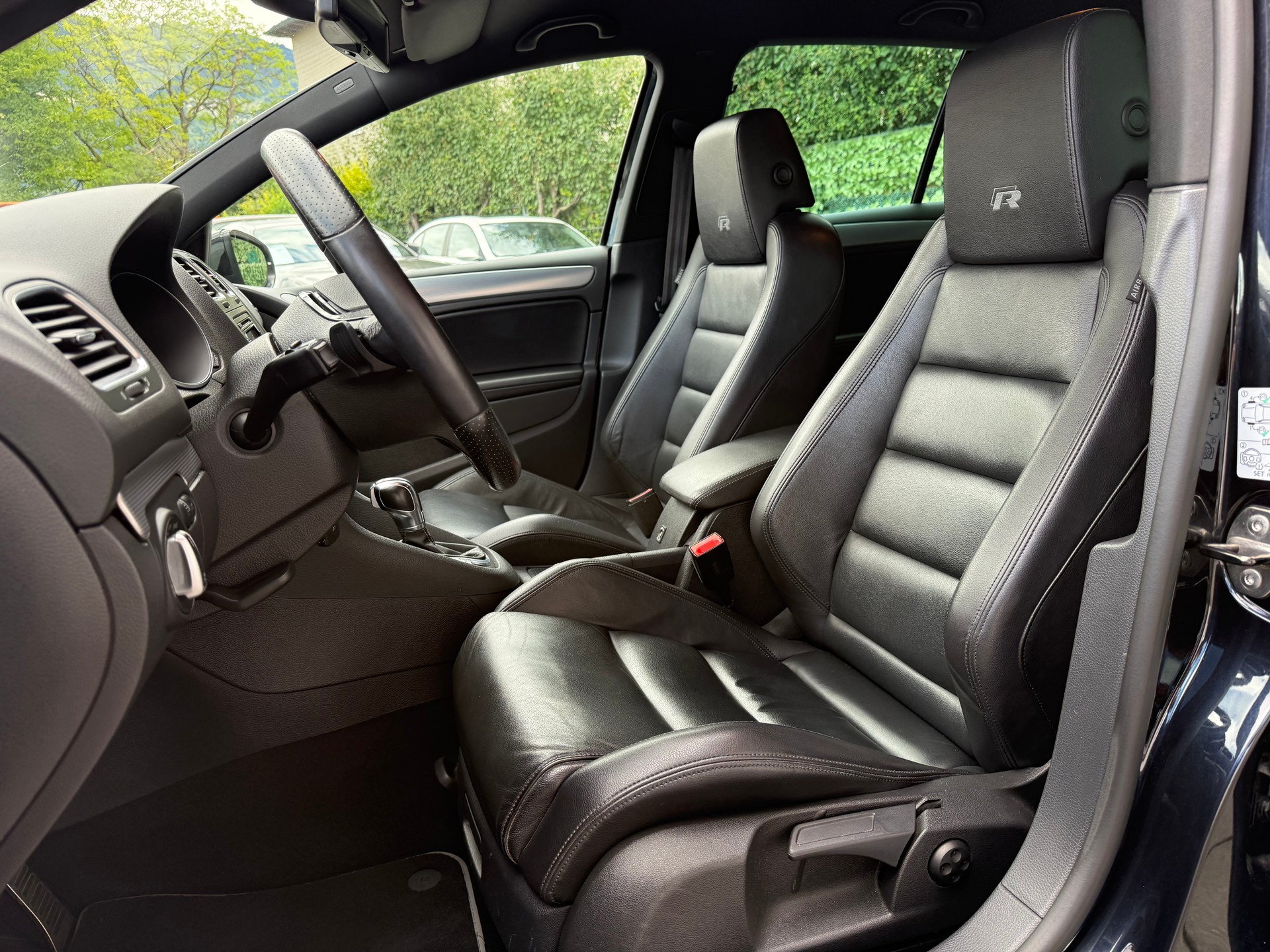 VW Golf 2.0 TSI R 4Motion DSG-image-11