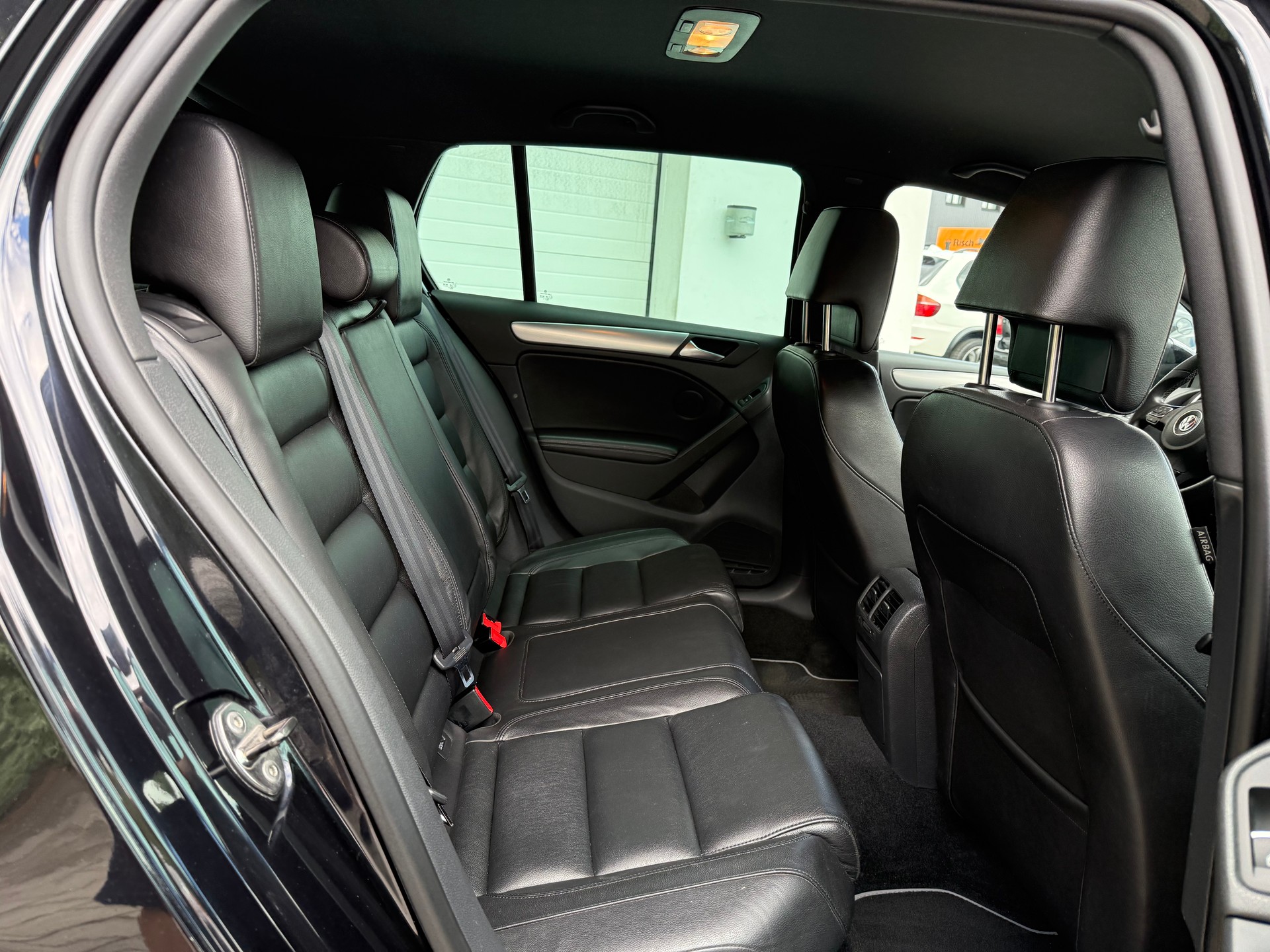 VW Golf 2.0 TSI R 4Motion DSG-image-9