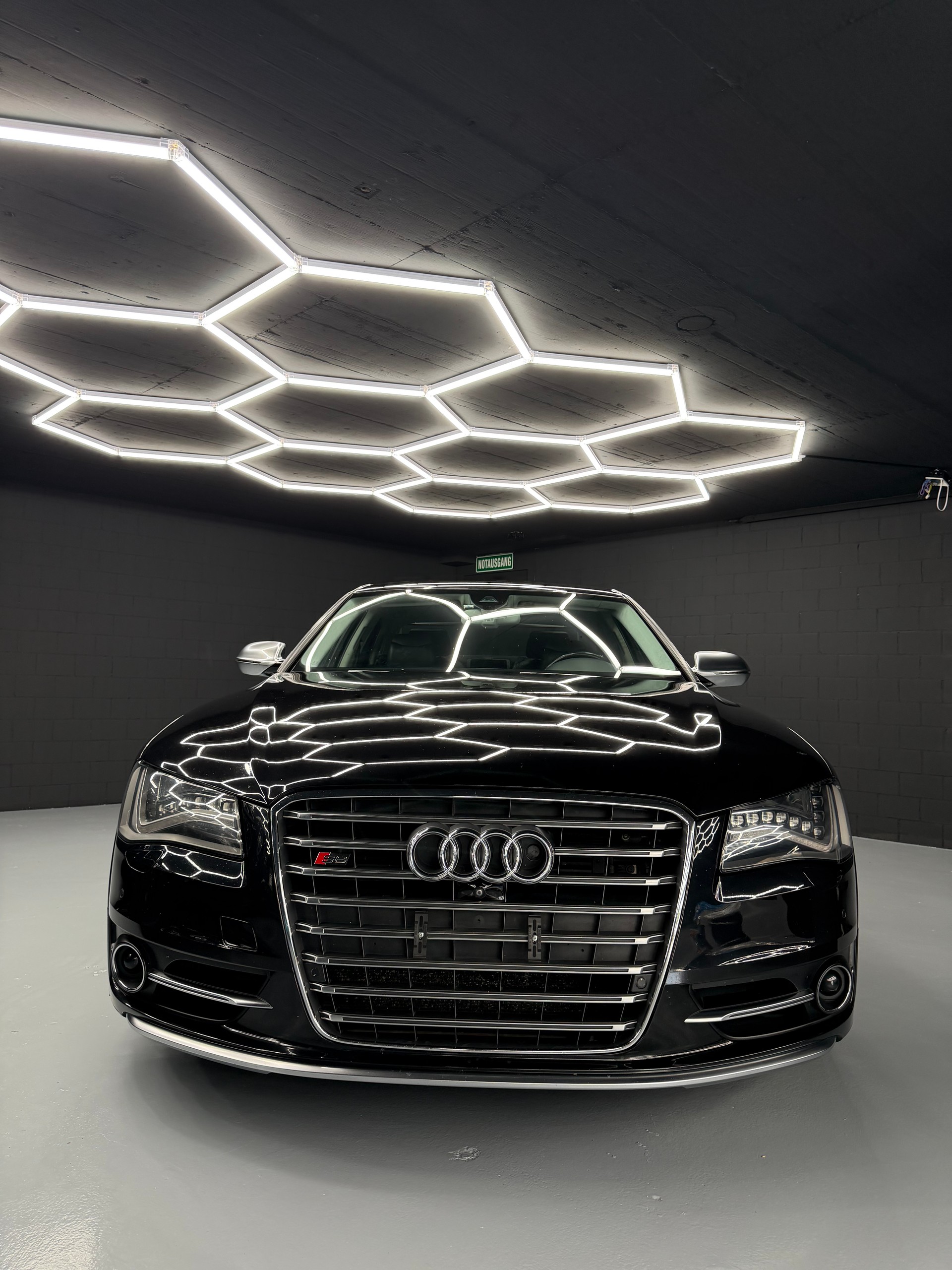 AUDI S8 4.0 TFSI V8 quattro tiptronic-showroom-element-1