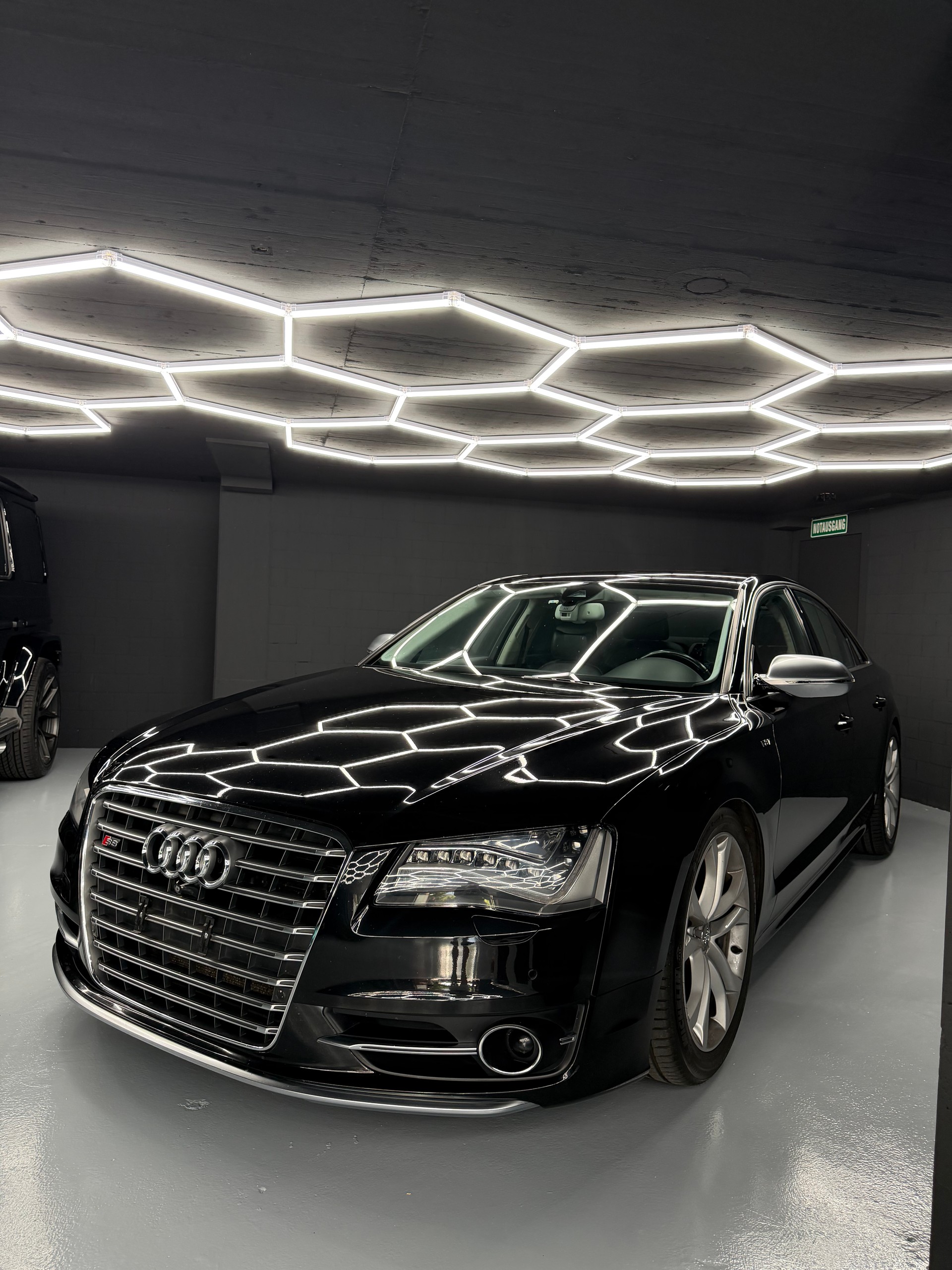 AUDI S8 4.0 TFSI V8 quattro tiptronic-showroom-element-2