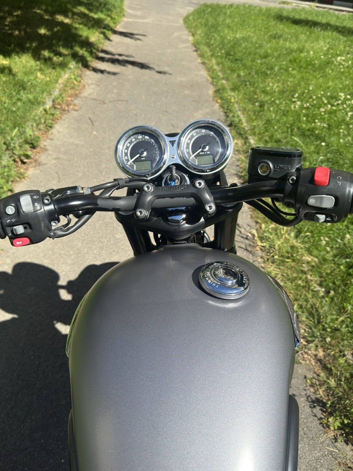 TRIUMPH T120-image-7