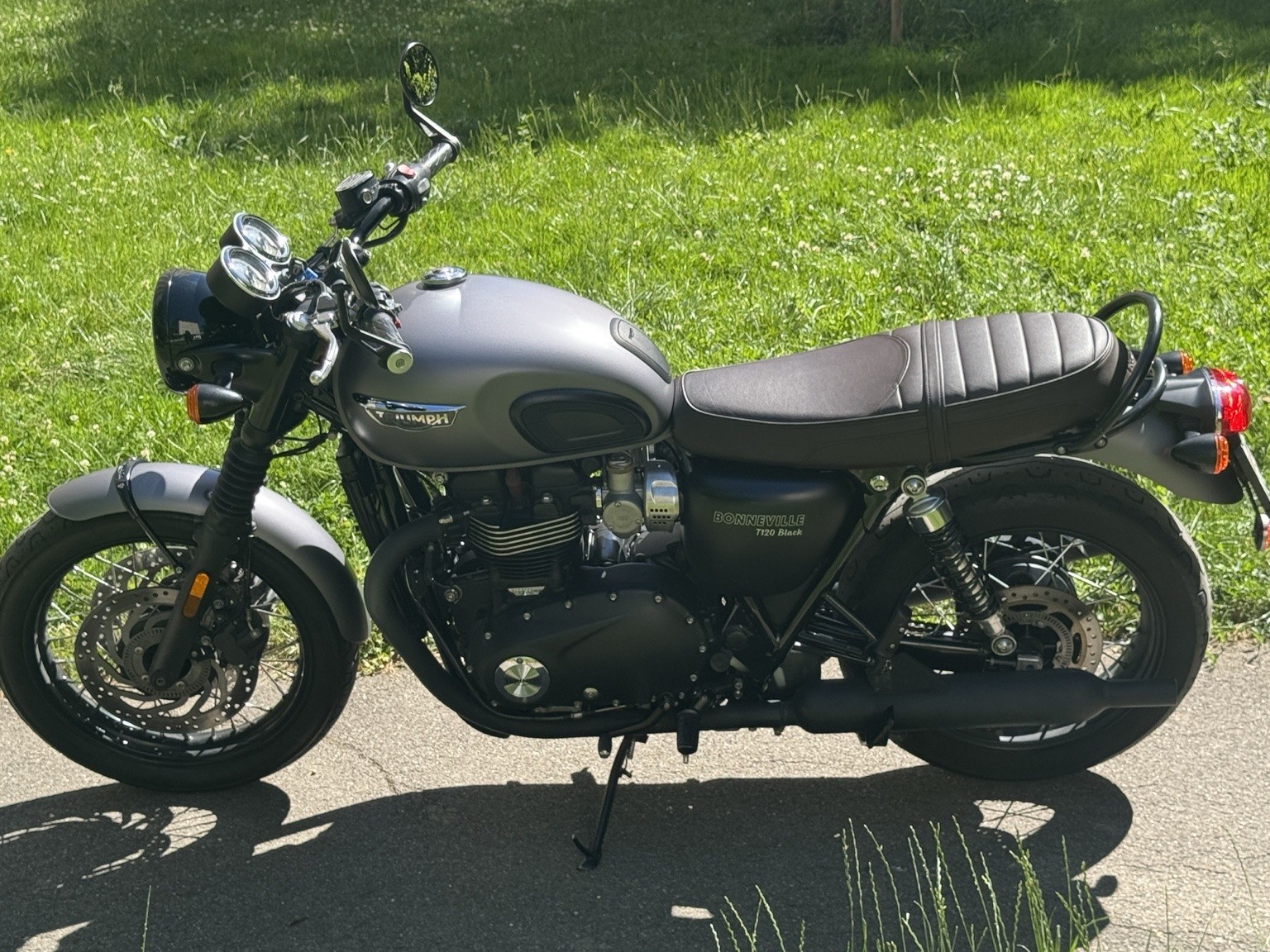 TRIUMPH T120-image-2