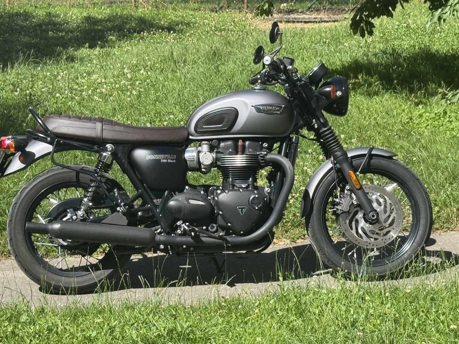 TRIUMPH T120-image-0