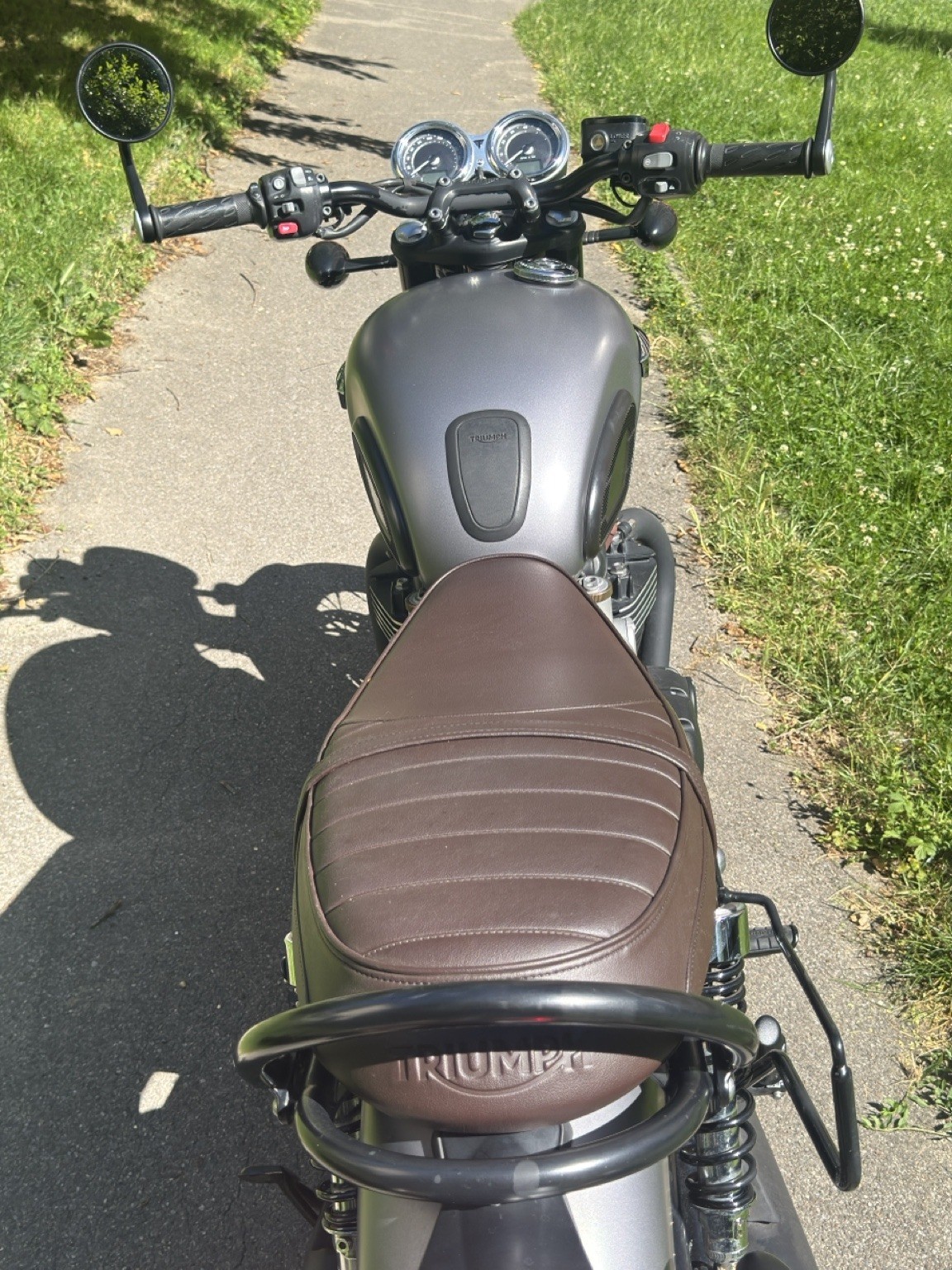 TRIUMPH T120-image-6