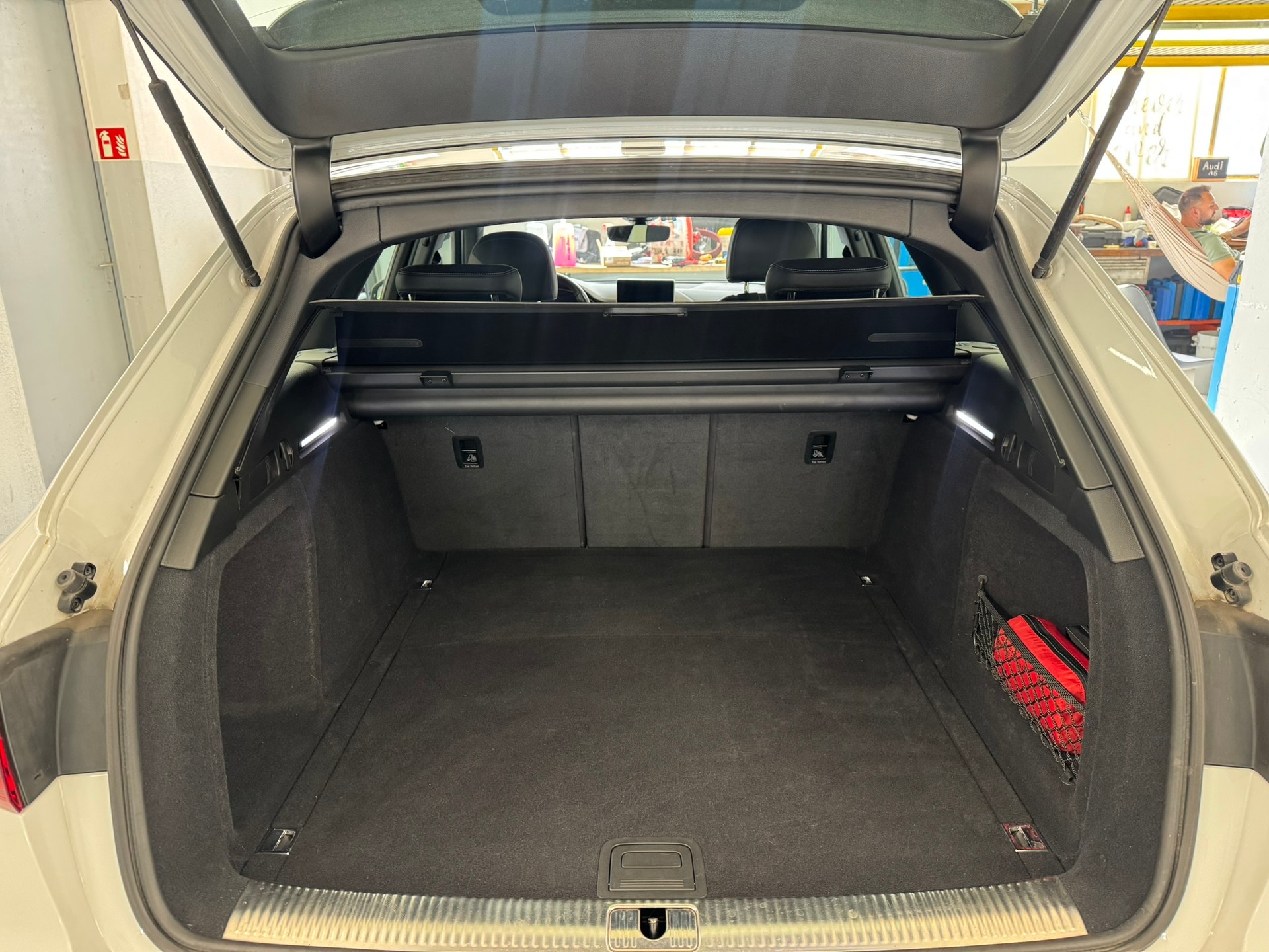 AUDI A4 Avant 2.0 TDI Sport quattro S-tronic-image-14