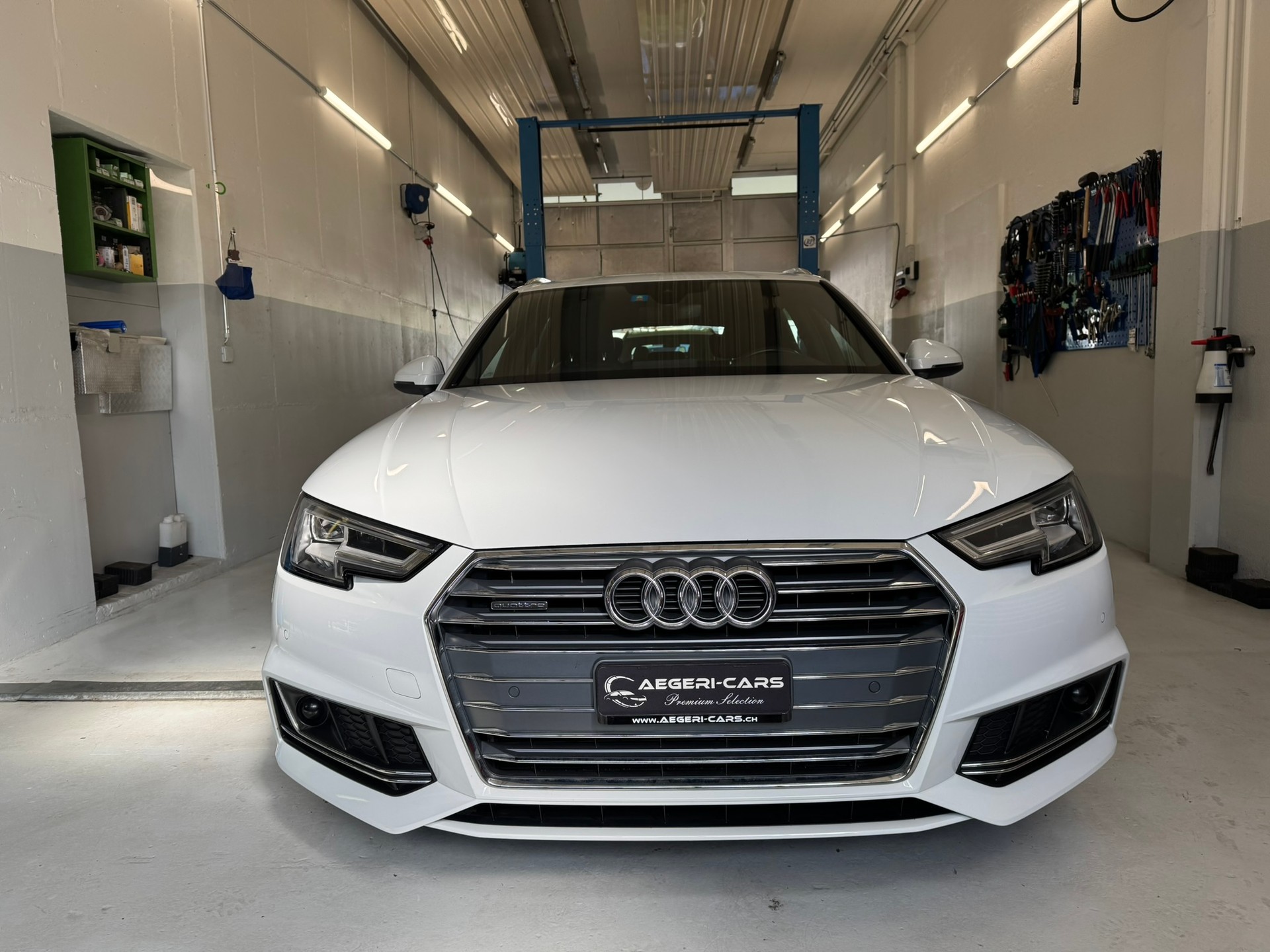 AUDI A4 Avant 2.0 TDI Sport quattro S-tronic-showroom-element-1