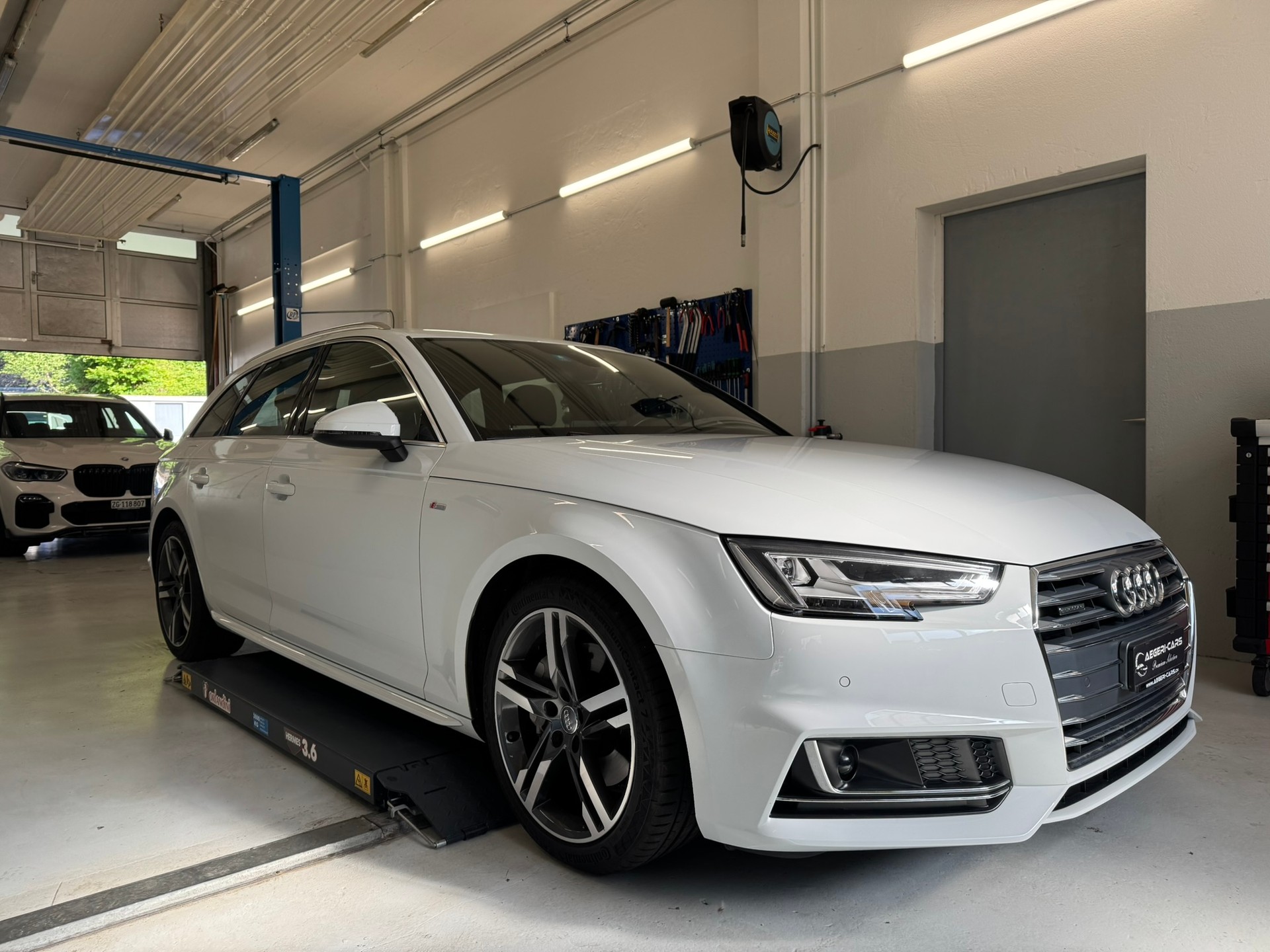 AUDI A4 Avant 2.0 TDI Sport quattro S-tronic-showroom-element-2