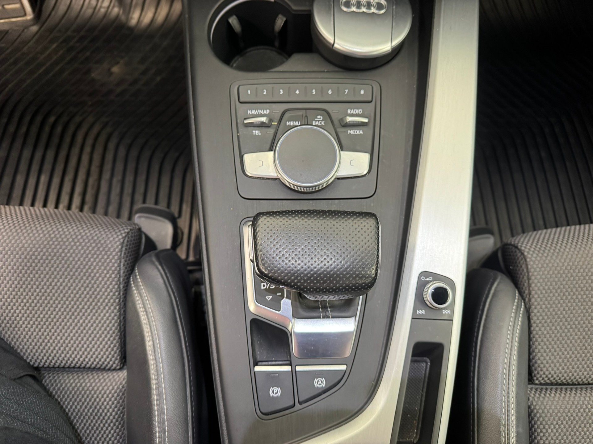 AUDI A4 Avant 2.0 TDI Sport quattro S-tronic-image-18