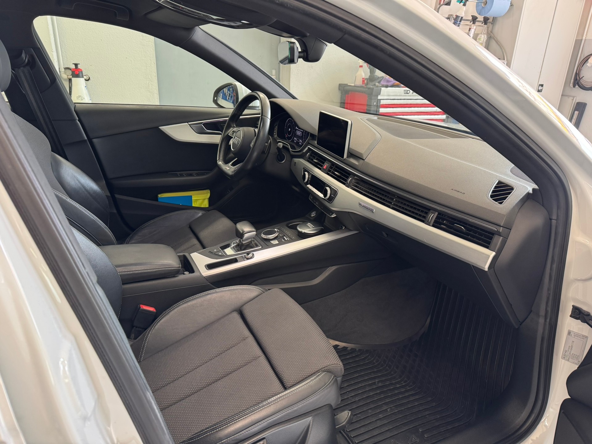 AUDI A4 Avant 2.0 TDI Sport quattro S-tronic-image-10
