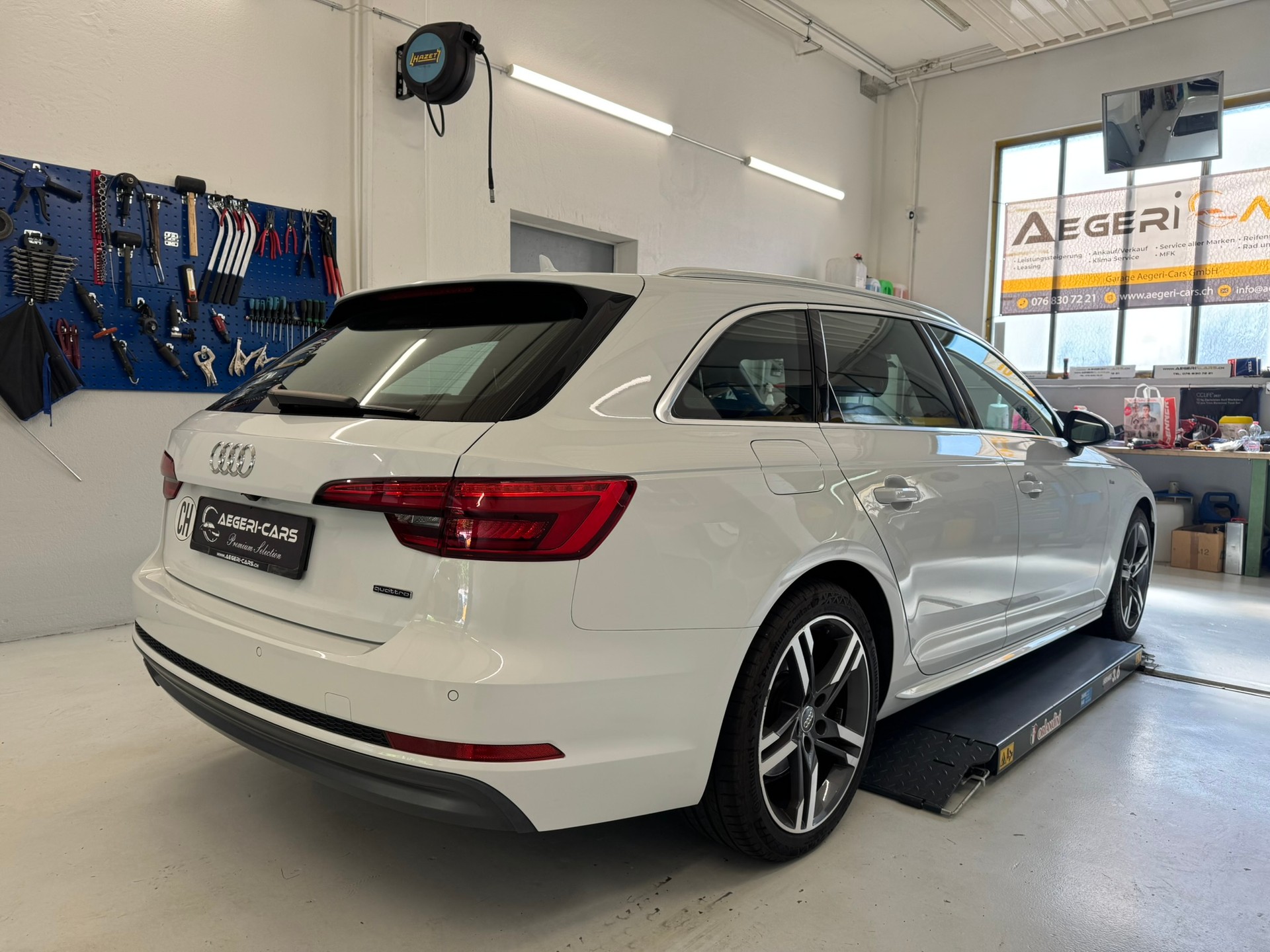 AUDI A4 Avant 2.0 TDI Sport quattro S-tronic-showroom-element-3