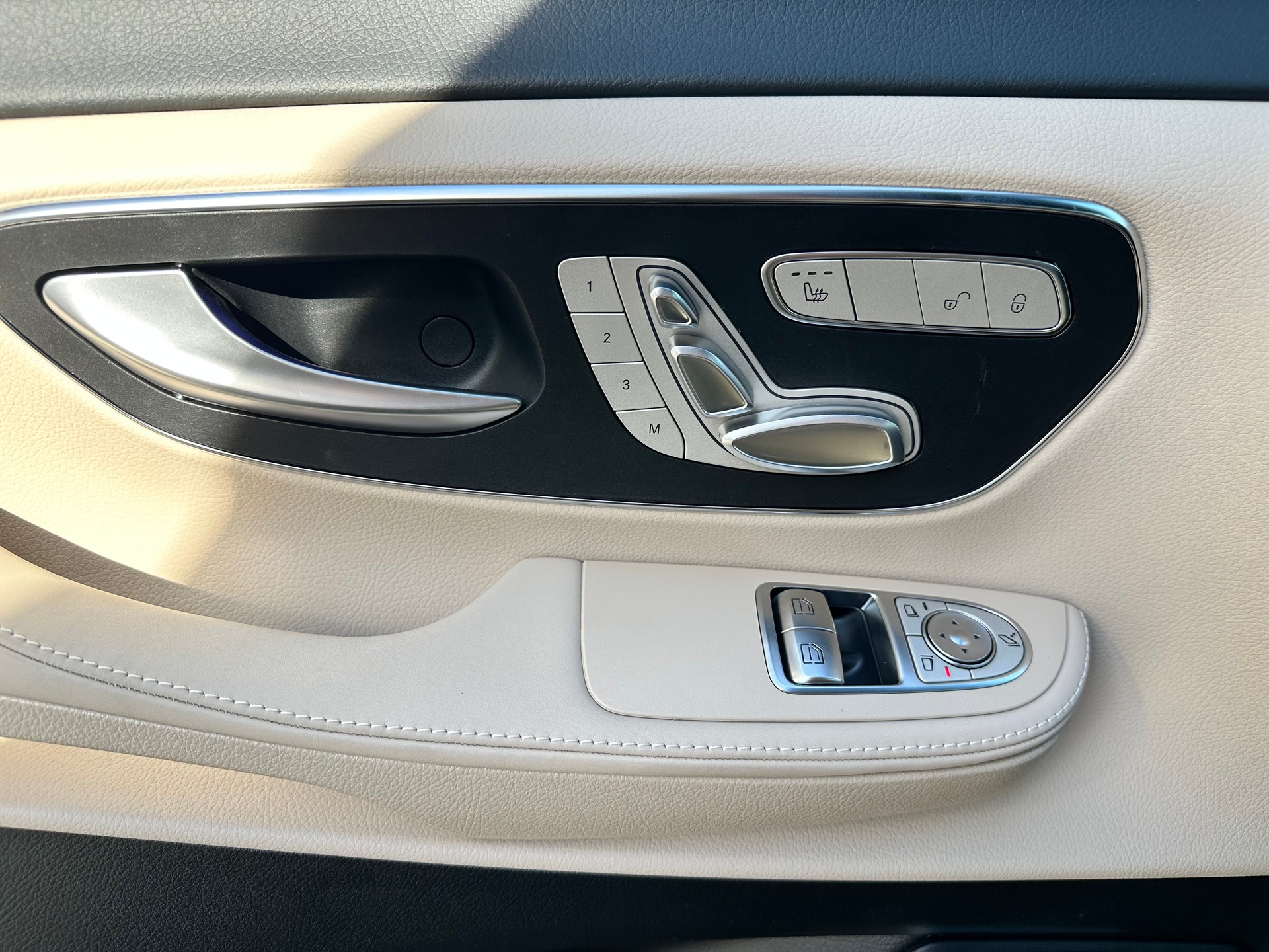 MERCEDES-BENZ V 300 d Exclusive extra lang 4Matic-image-15