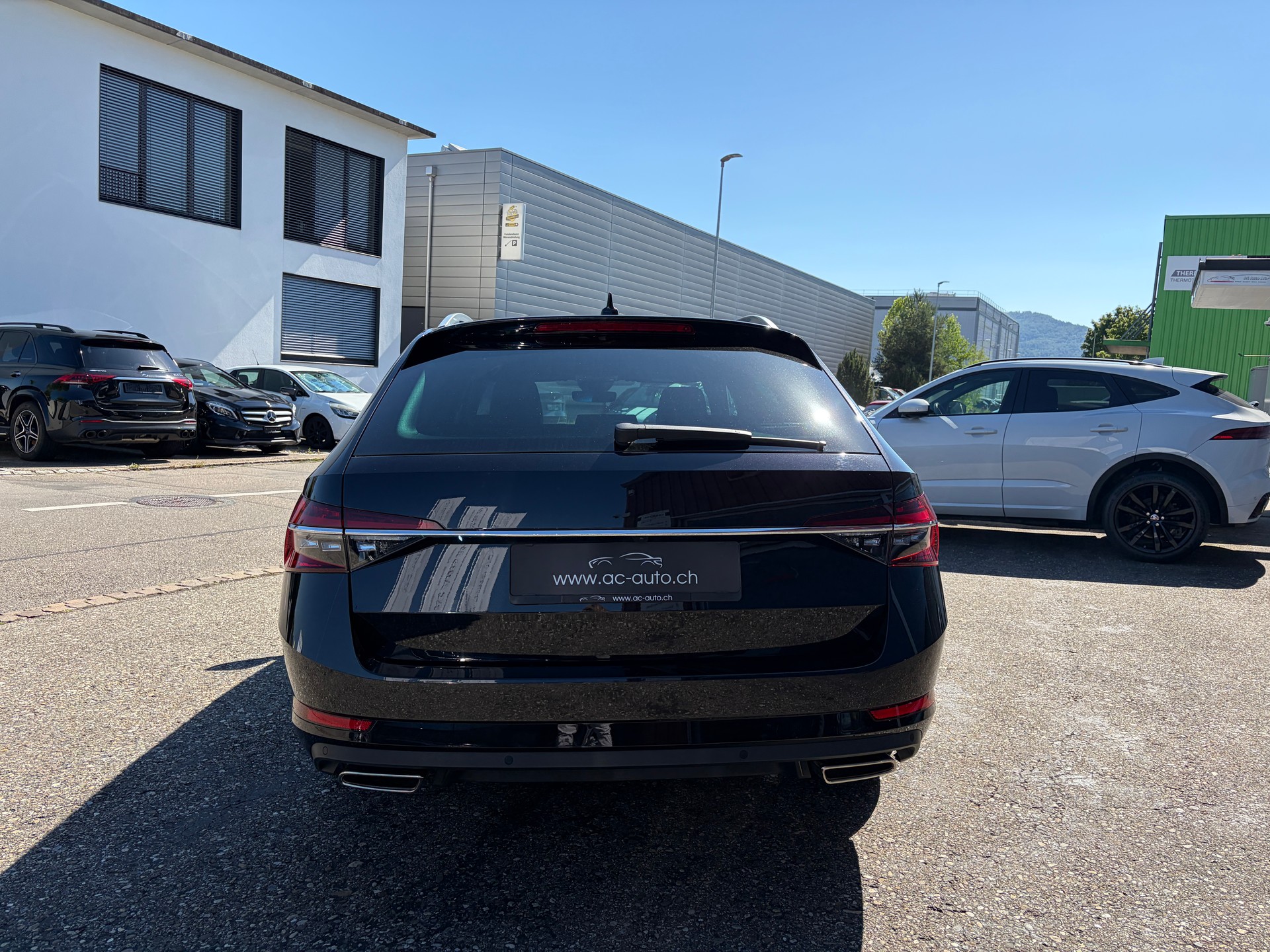 SKODA Superb Combi 2.0 TSI L&K Light 4x4 DSG-image-4