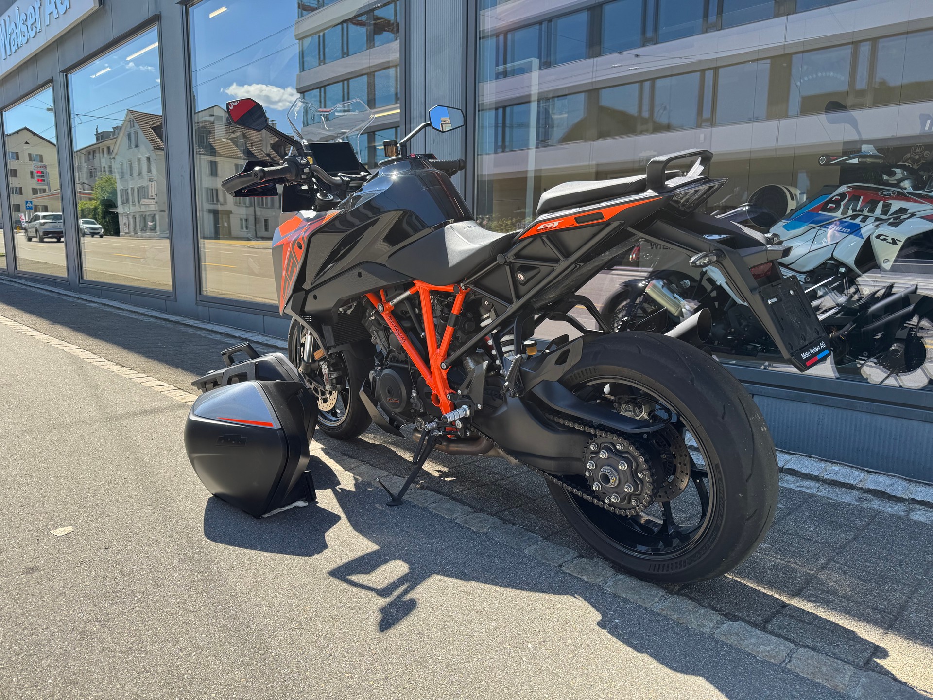 KTM 1290 Super Duke GT-image-2