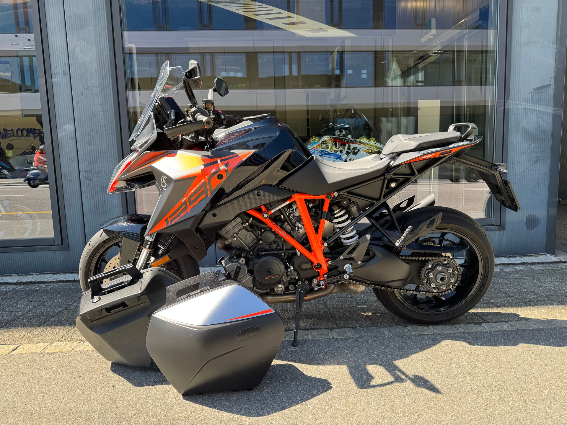 KTM 1290 Super Duke GT-image-1