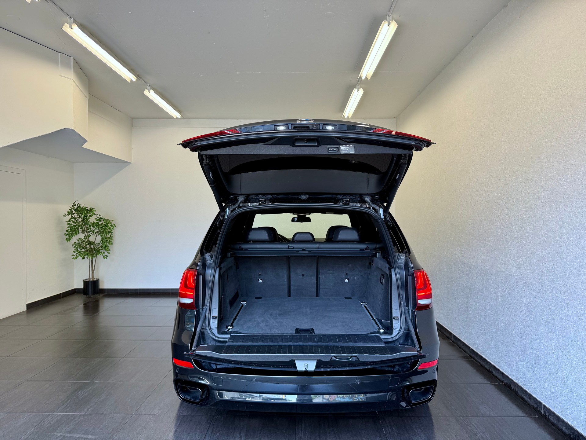 BMW X5 xDrive M50d Steptronic-image-12