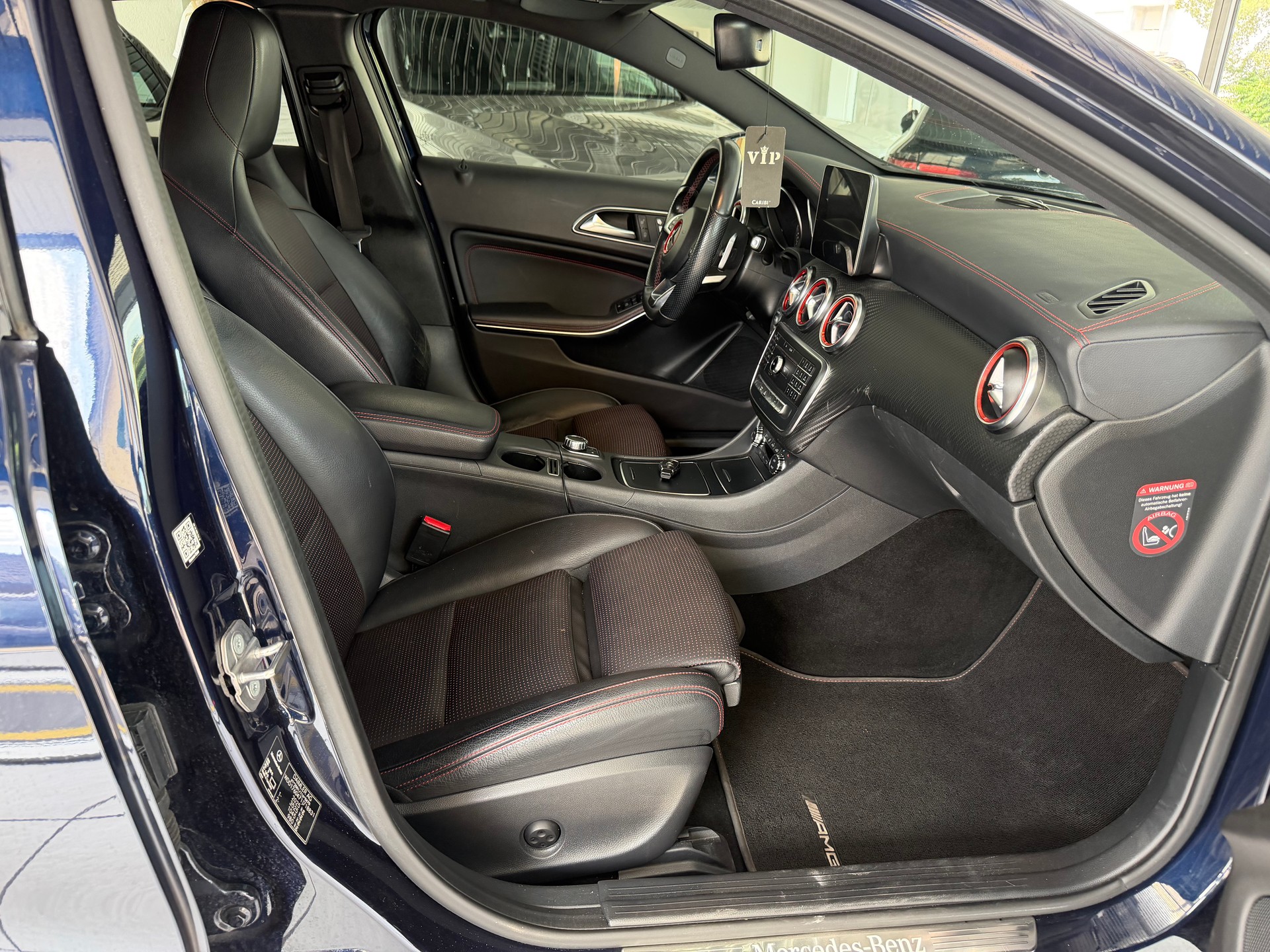 MERCEDES-BENZ A 220 AMG Line 4Matic 7G-DCT-image-11