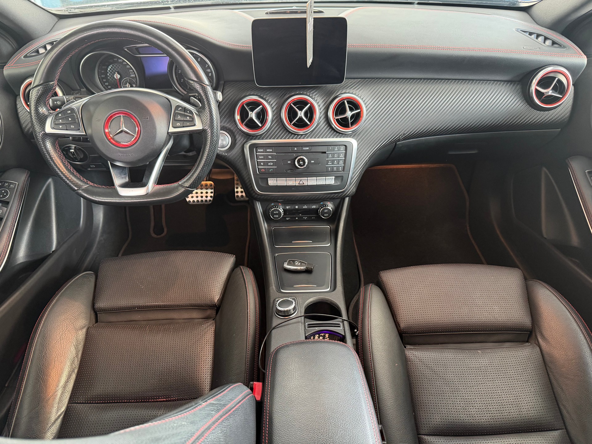 MERCEDES-BENZ A 220 AMG Line 4Matic 7G-DCT-image-8