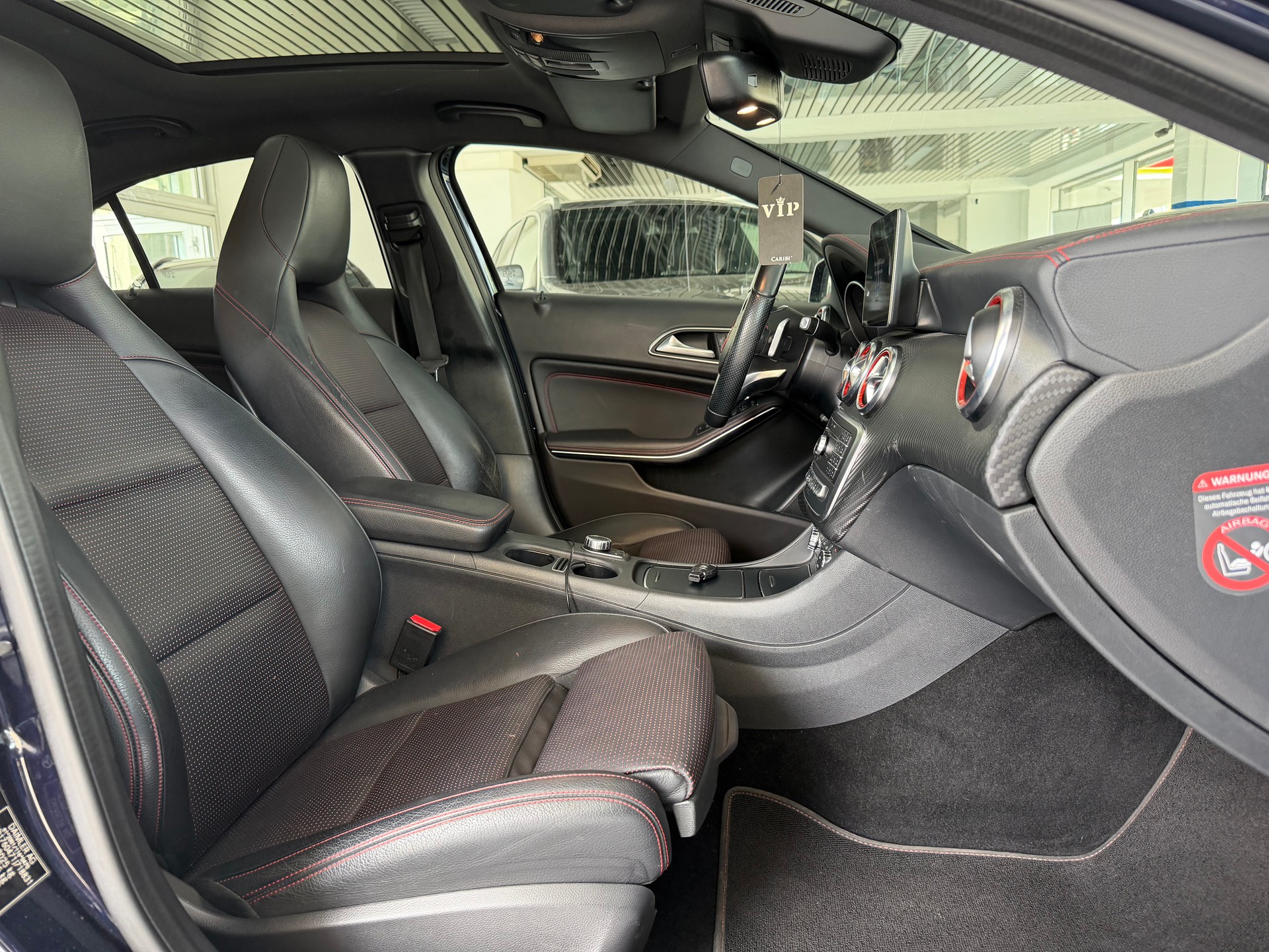 MERCEDES-BENZ A 220 AMG Line 4Matic 7G-DCT-image-14