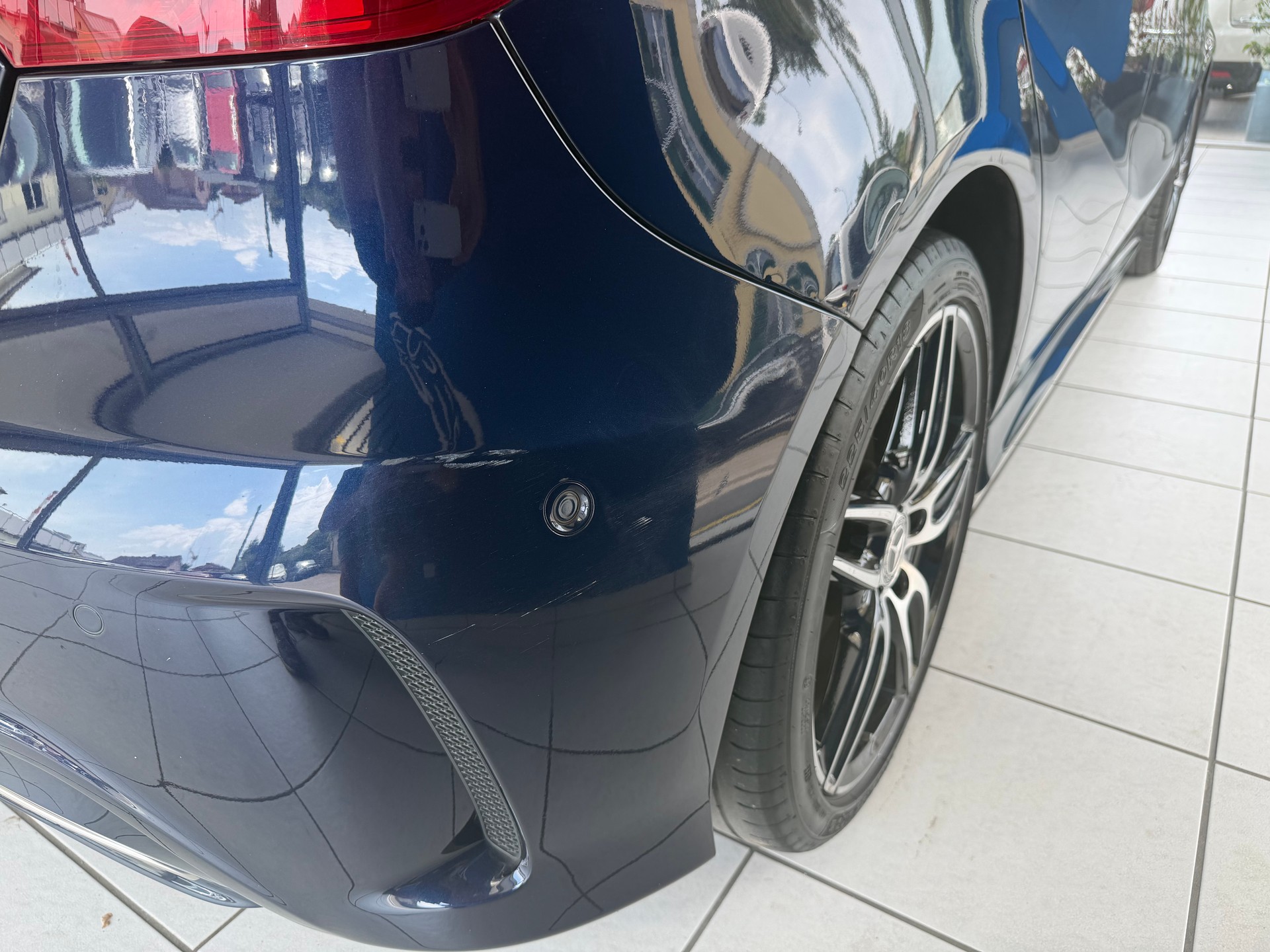 MERCEDES-BENZ A 220 AMG Line 4Matic 7G-DCT-image-18
