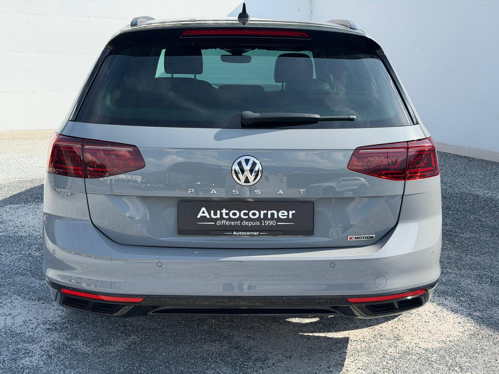 VW Passat Variant 2.0 TSI R-Line Edition 4Motion DSG-showroom-element-3
