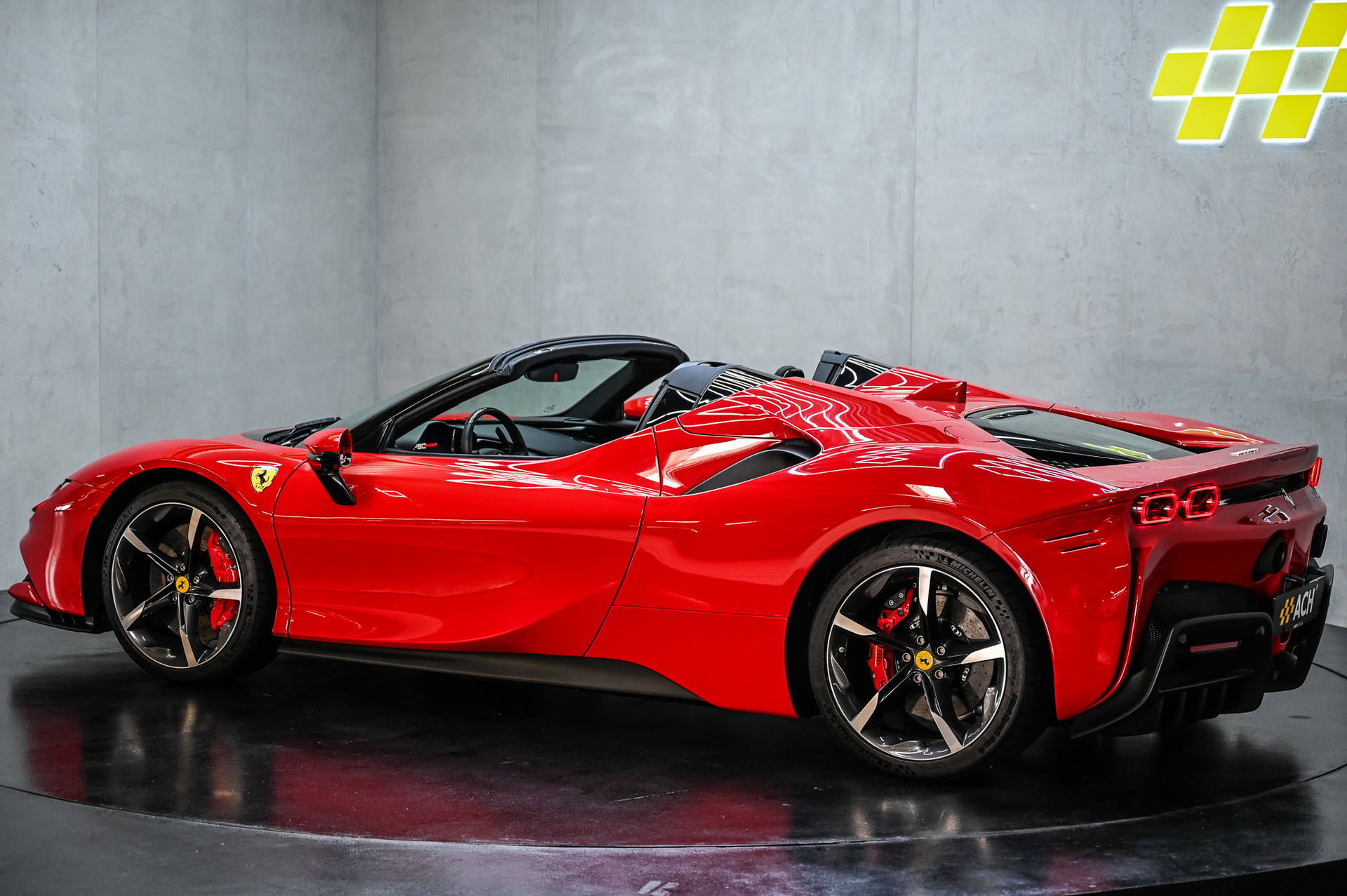 FERRARI SF90 Spider-image-8