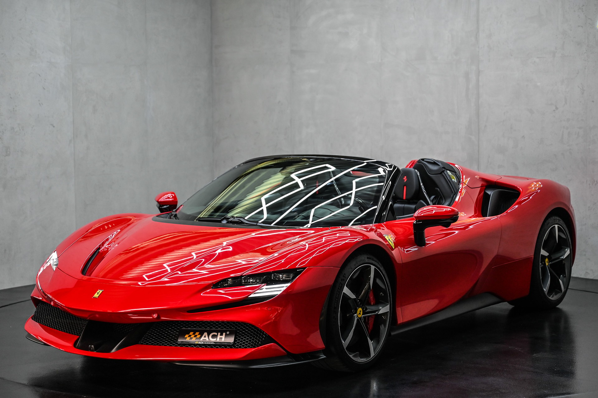 FERRARI SF90 Spider-showroom-element-2