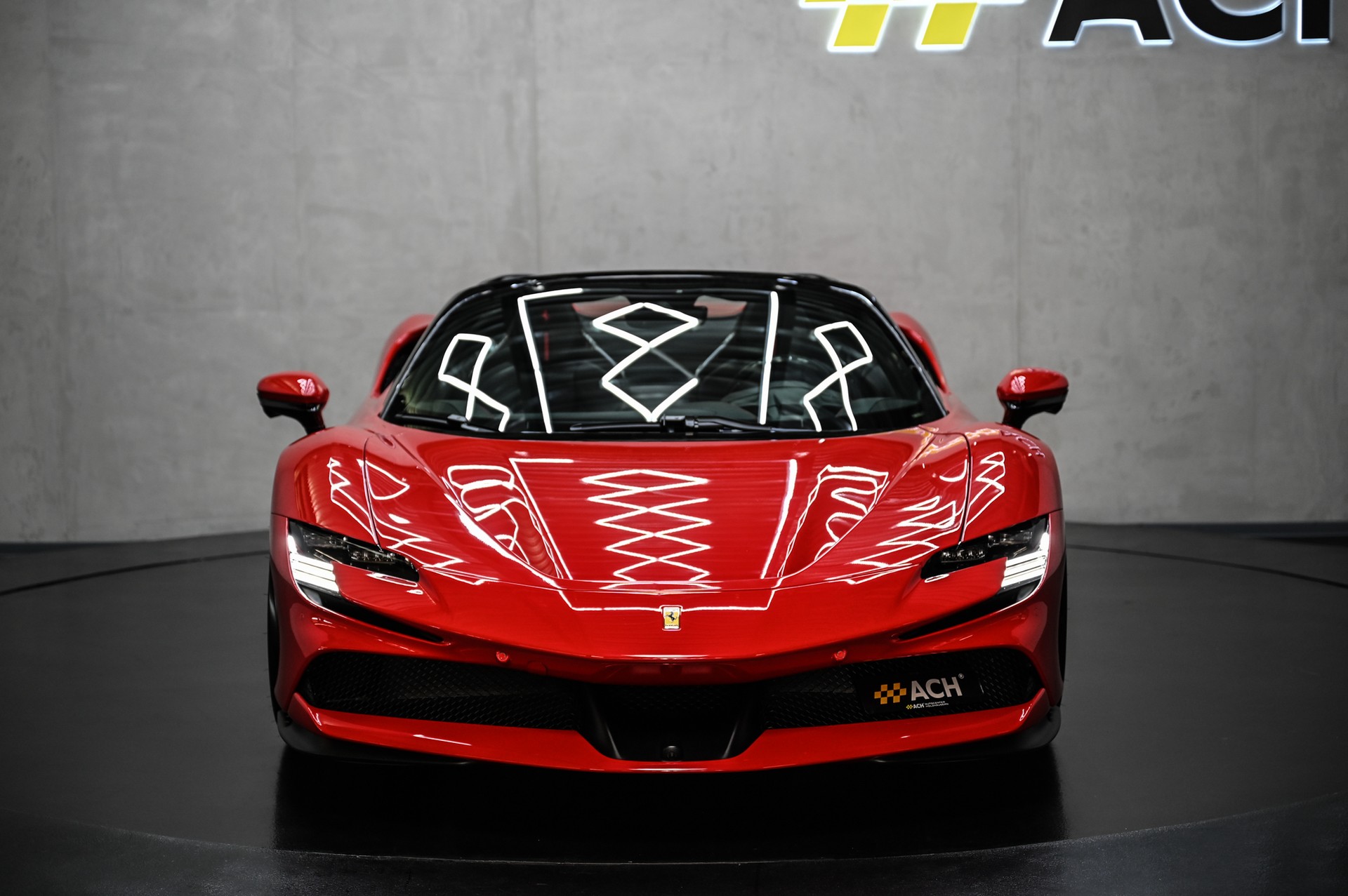 FERRARI SF90 Spider-showroom-element-1