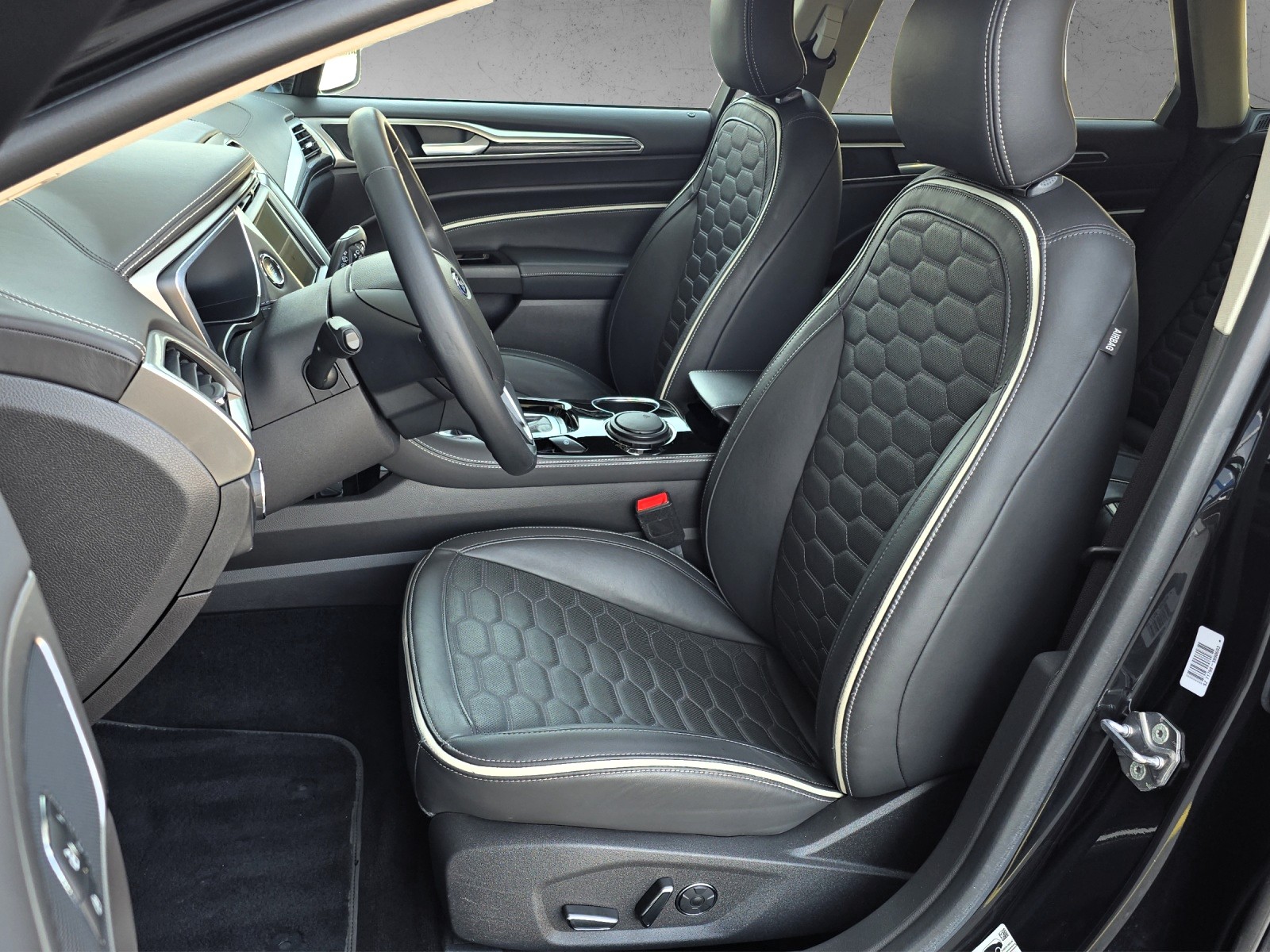 FORD Mondeo 2.0 HEV Vignale eCVT-image-9