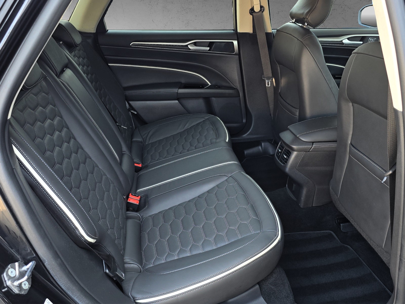 FORD Mondeo 2.0 HEV Vignale eCVT-image-15