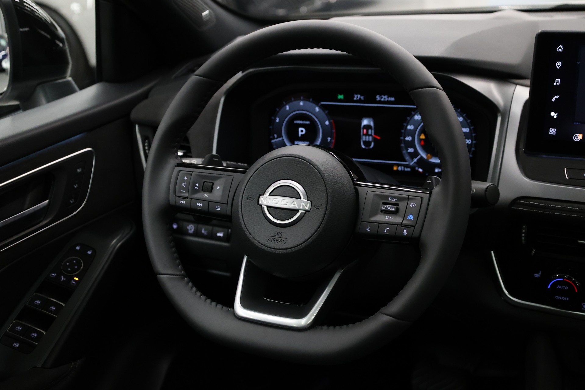 NISSAN Qashqai 1.3 DIG-T Tekna+ 4x4-image-21