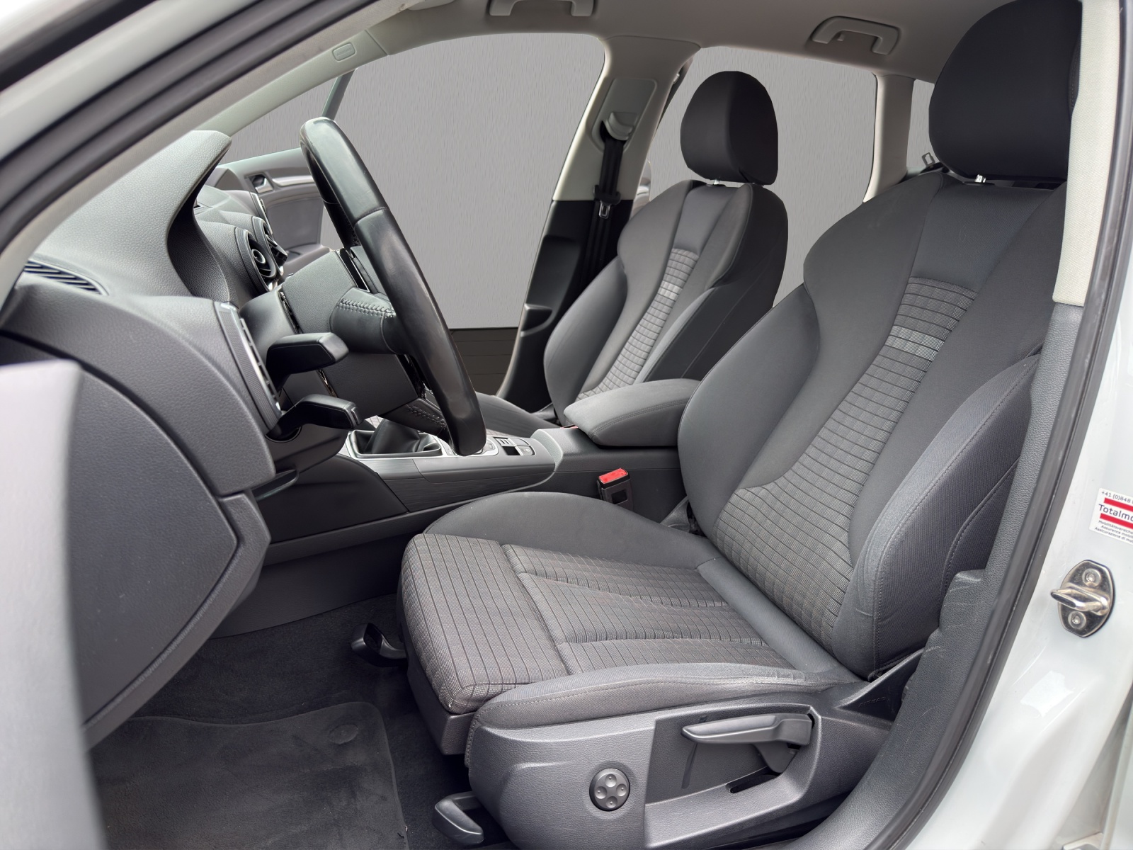 AUDI A3 Sportback 1.6 TDI Ambition-image-8