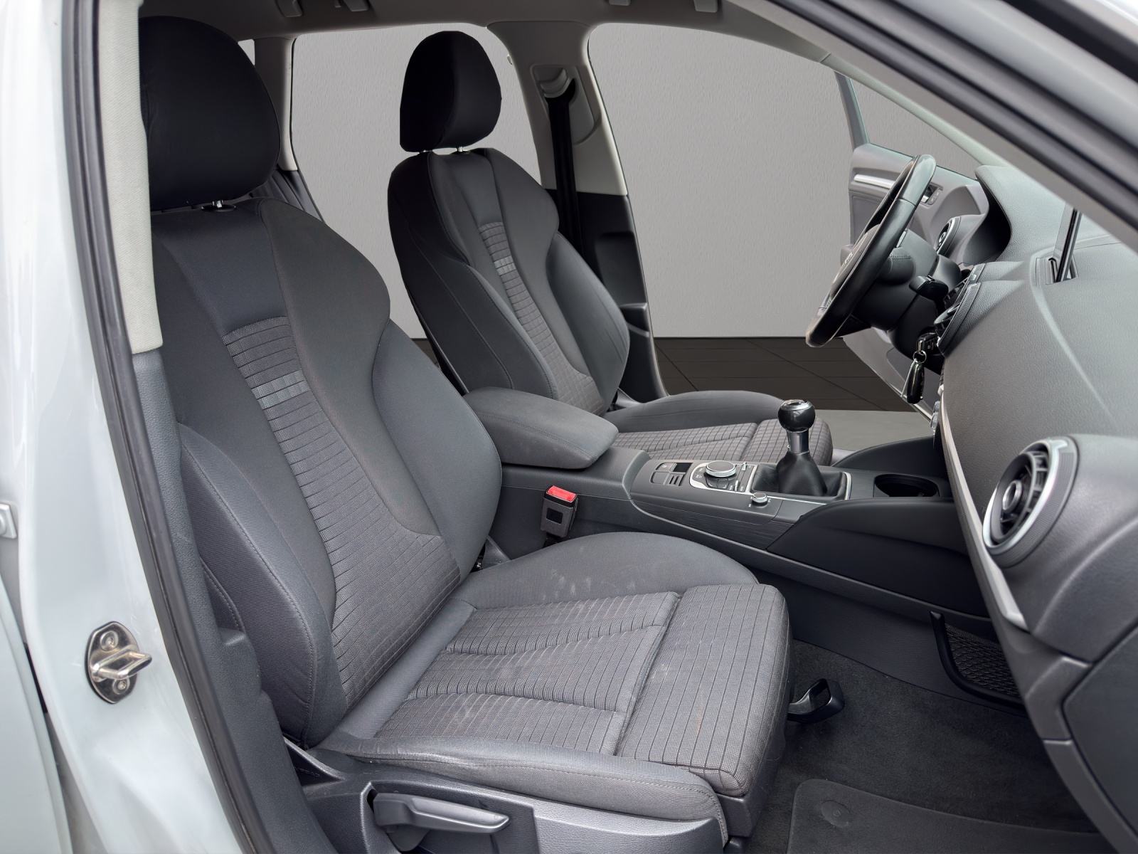 AUDI A3 Sportback 1.6 TDI Ambition-image-16