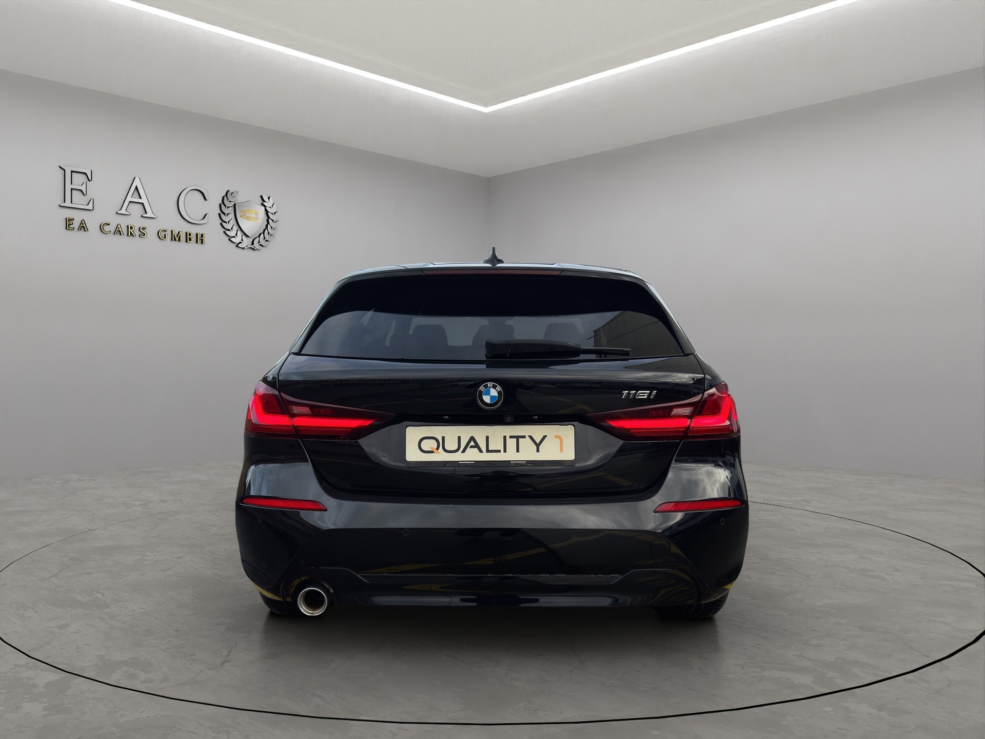 BMW 118i Essential Edition Steptronic-showroom-element-3