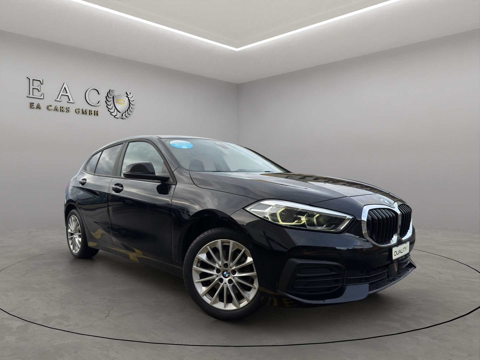 BMW 118i Essential Edition Steptronic-image-6