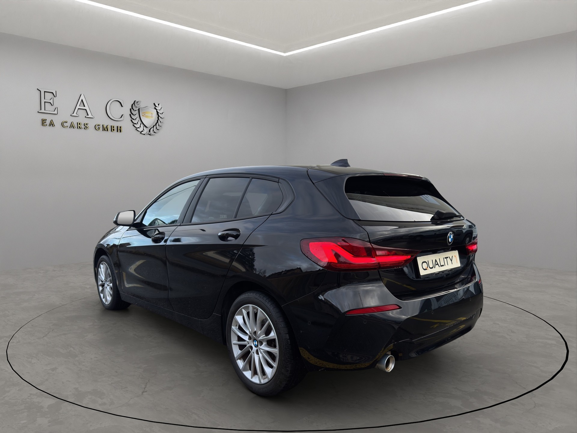 BMW 118i Essential Edition Steptronic-showroom-element-2